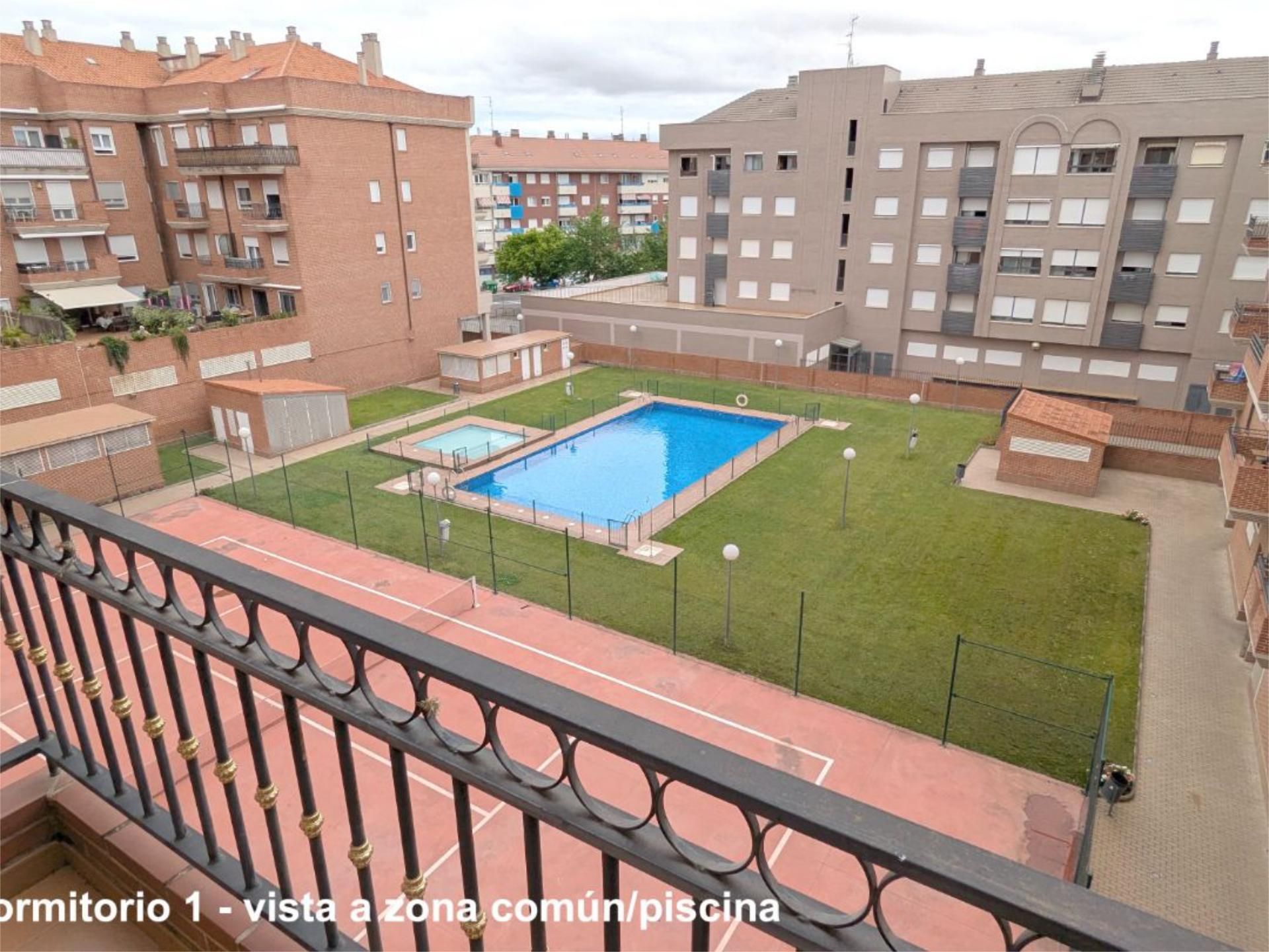 Piscina de Pis en venda en  Logroño amb Aire condicionat, Terrassa i Piscina