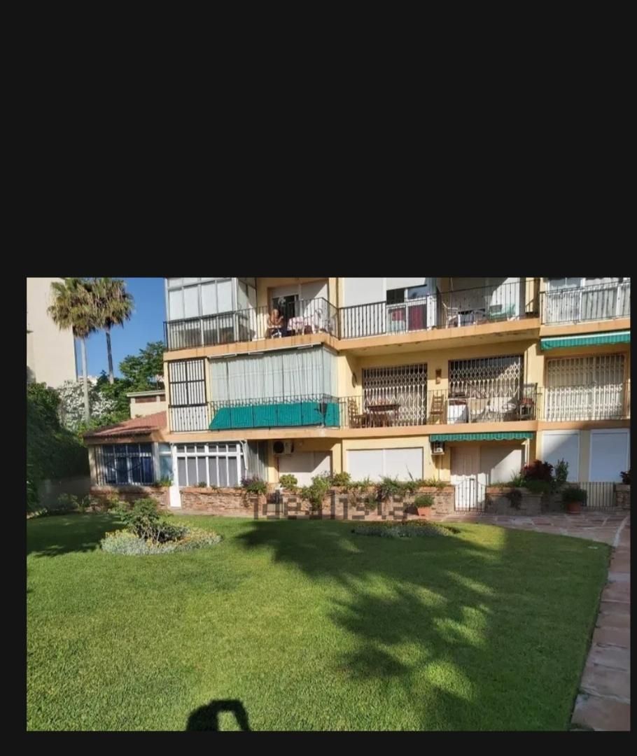 Vista exterior de Apartament de lloguer en Torremolinos amb Aire condicionat, Terrassa i Piscina