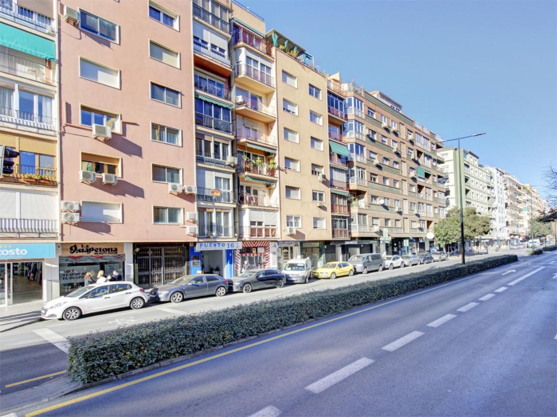 Exterior view of Flat to rent in  Granada Capital  with Air Conditioner