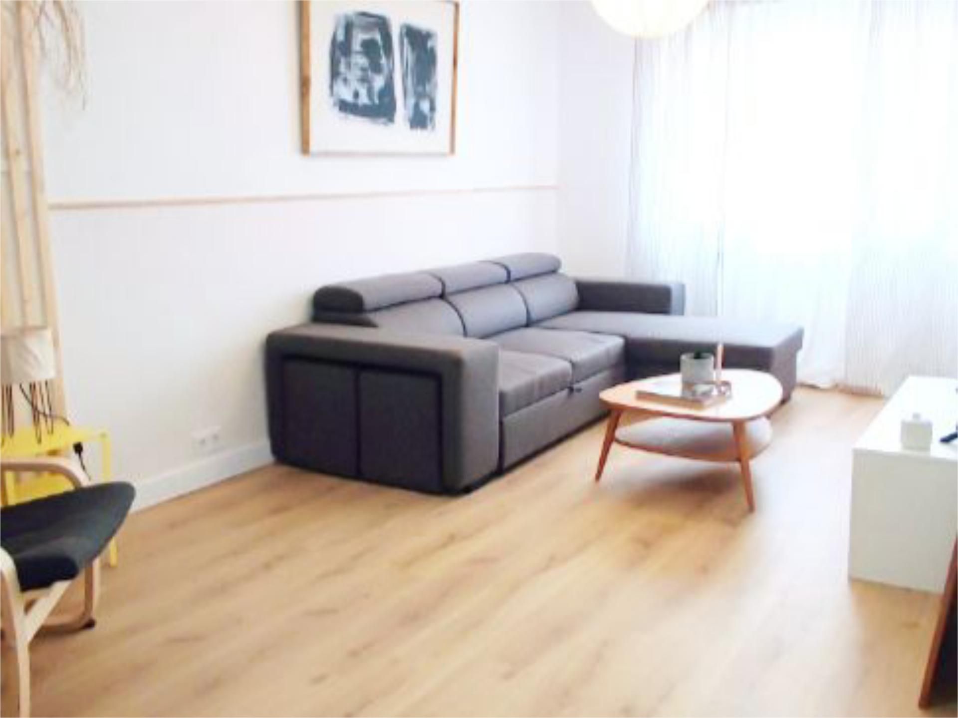 Sala d'estar de Pis de lloguer en Gijón  amb Calefacció i Moblat