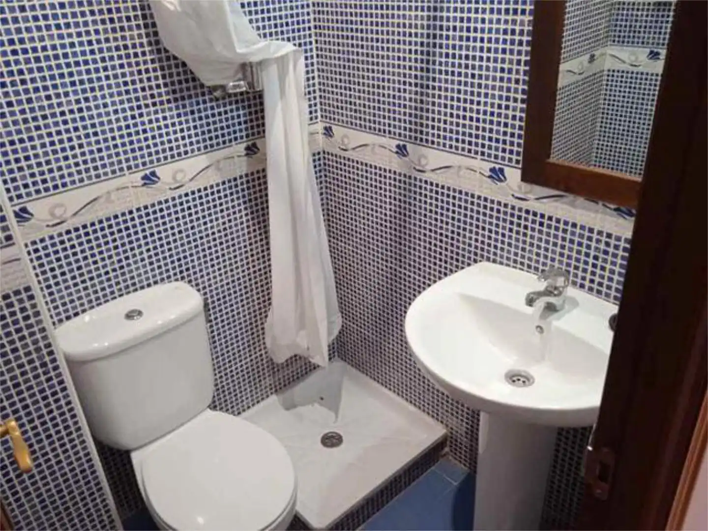 Bathroom of Houses for sale in Morón de la Frontera