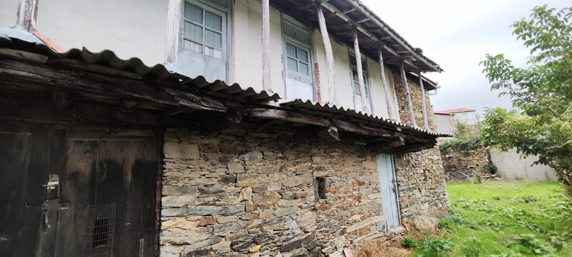Exterior view of House or chalet for sale in Vilardevós