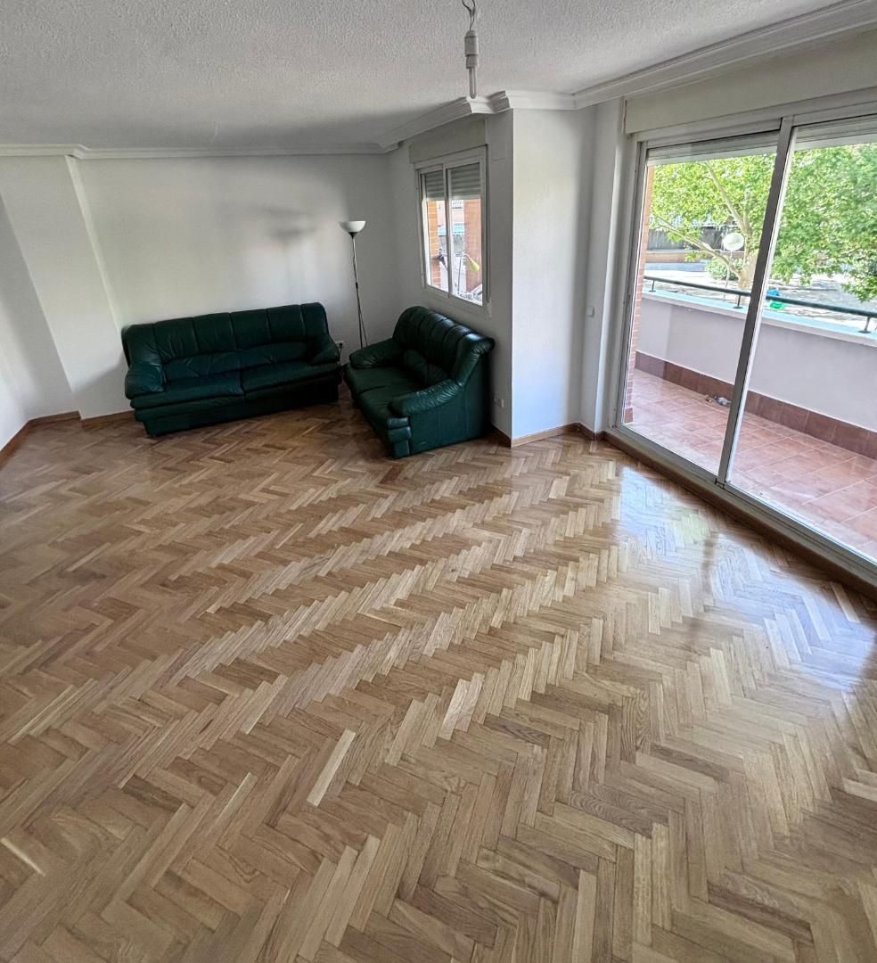 Sala d'estar de Pis en venda en Torrejón de Ardoz amb Piscina i Balcó