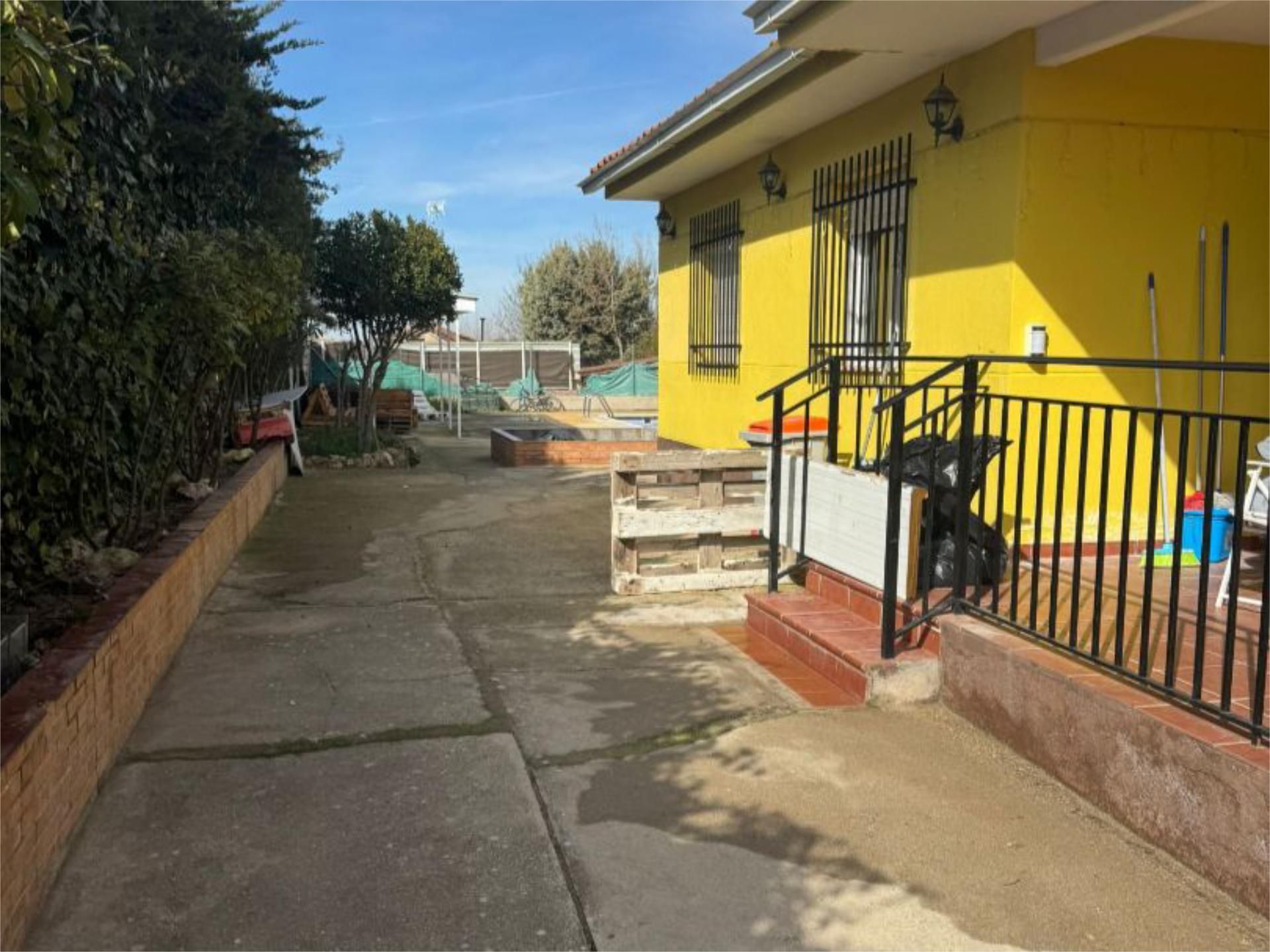 Exterior view of House or chalet for sale in Lillo  with Air Conditioner, Heating and Private garden