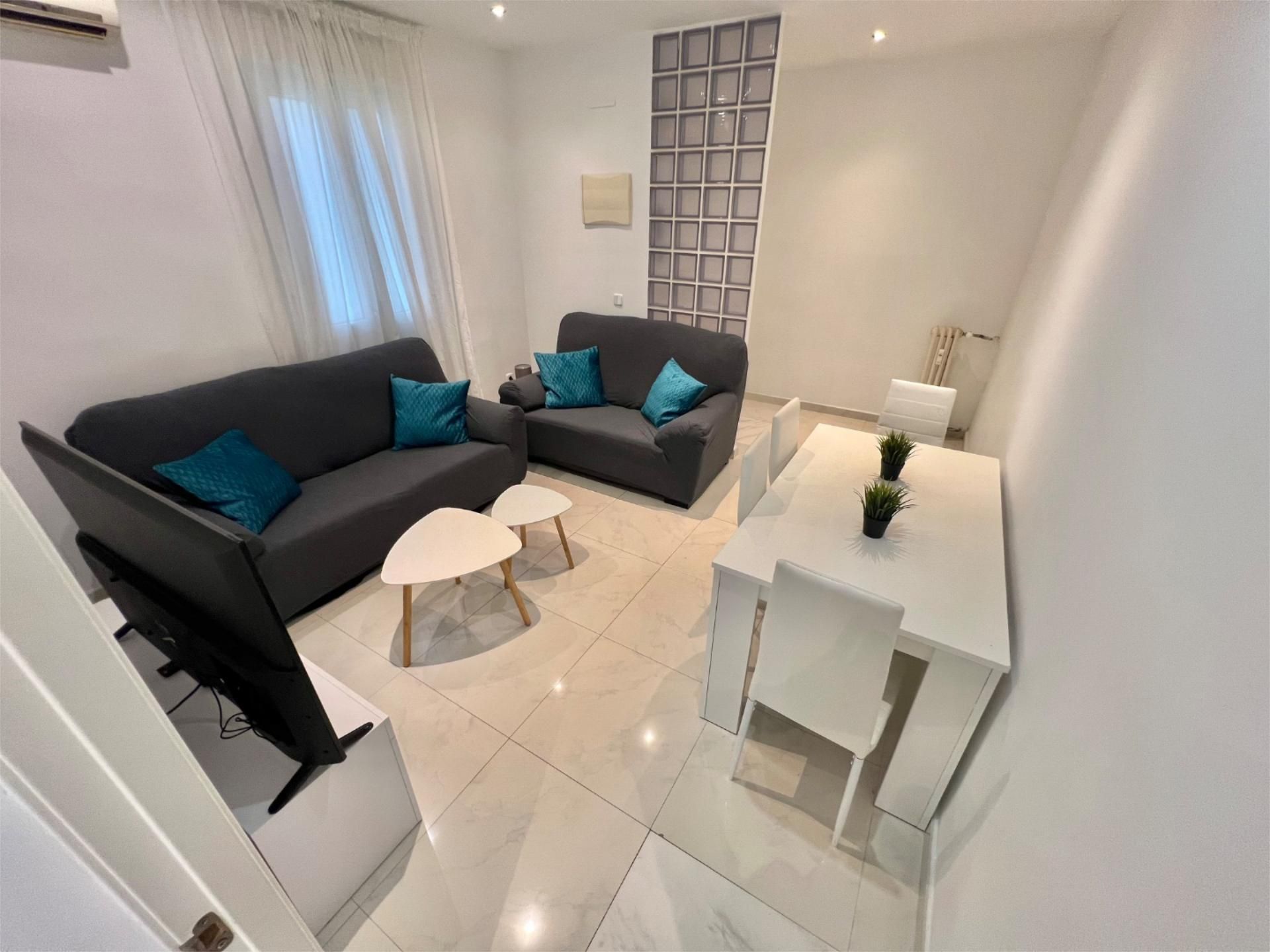 Living room of Flat to rent in  Madrid Capital  with Air Conditioner, Heating and Furnished