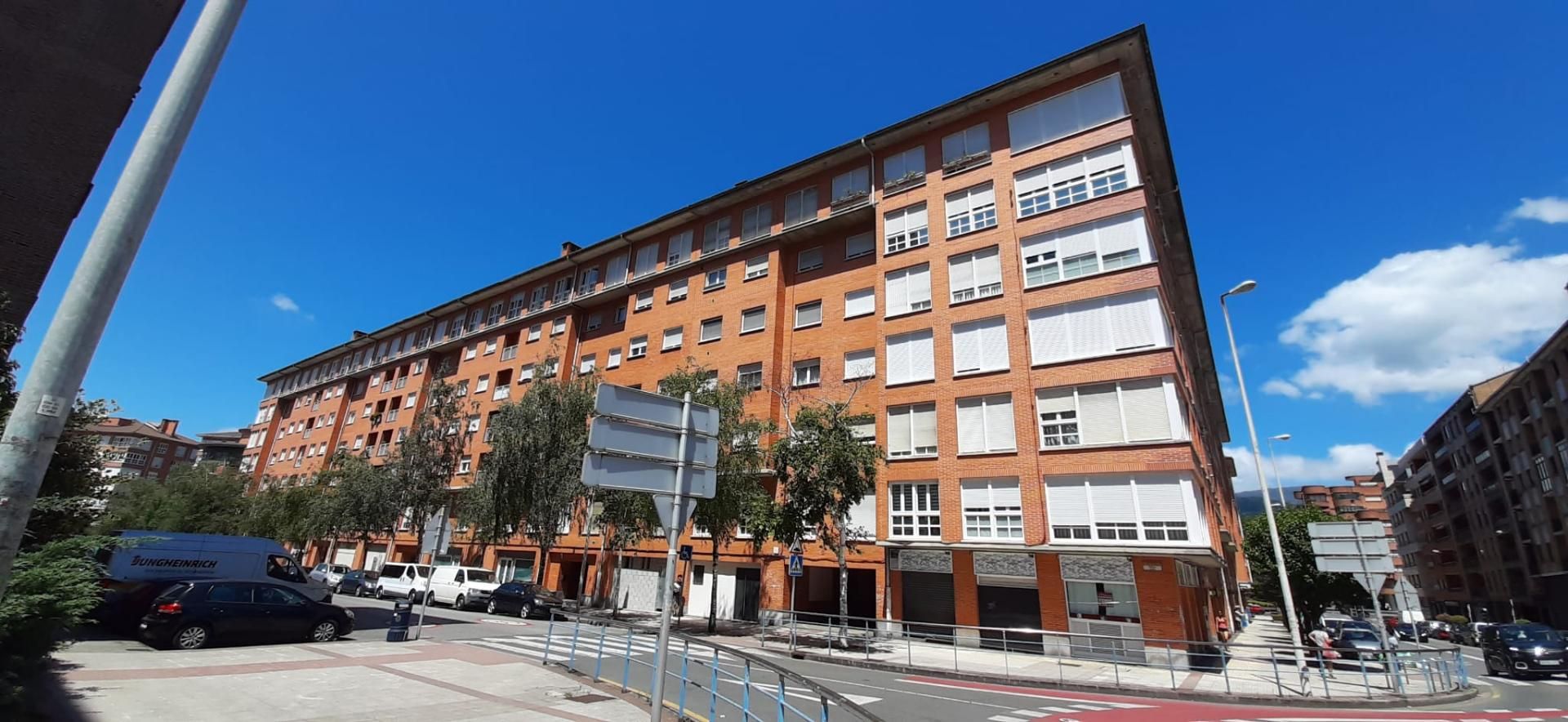 Vista exterior de Pis en venda en Durango amb Balcó