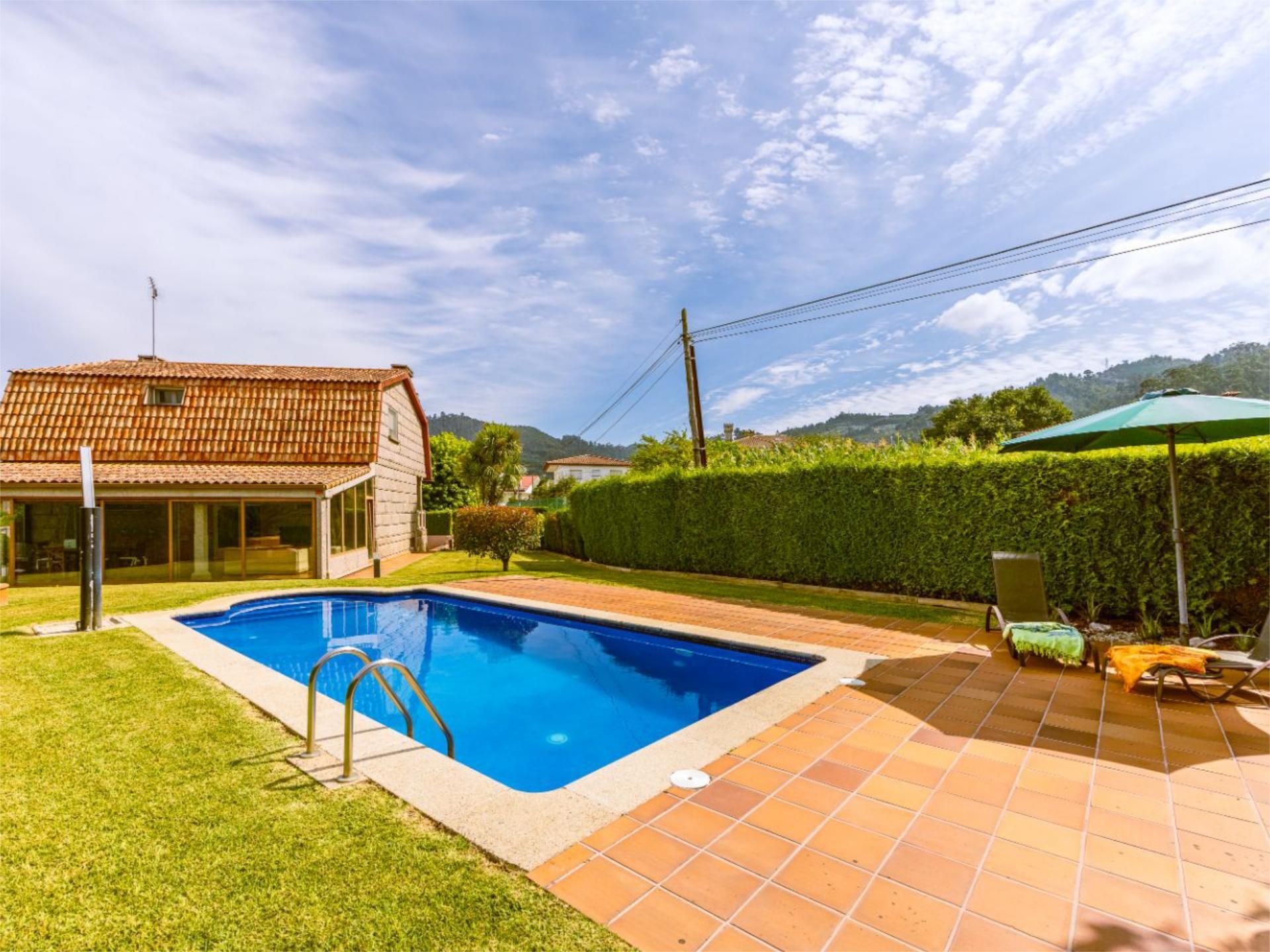 Piscina de Casa o xalet en venda en Nigrán amb Terrassa, Piscina i Balcó