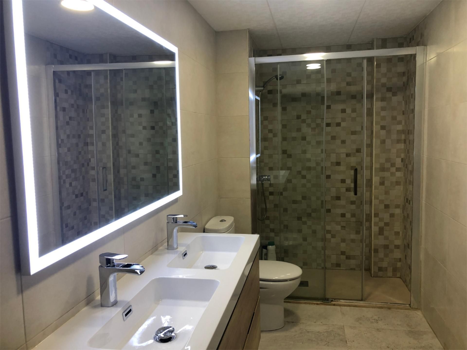 Bathroom of Flat to rent in Terrassa