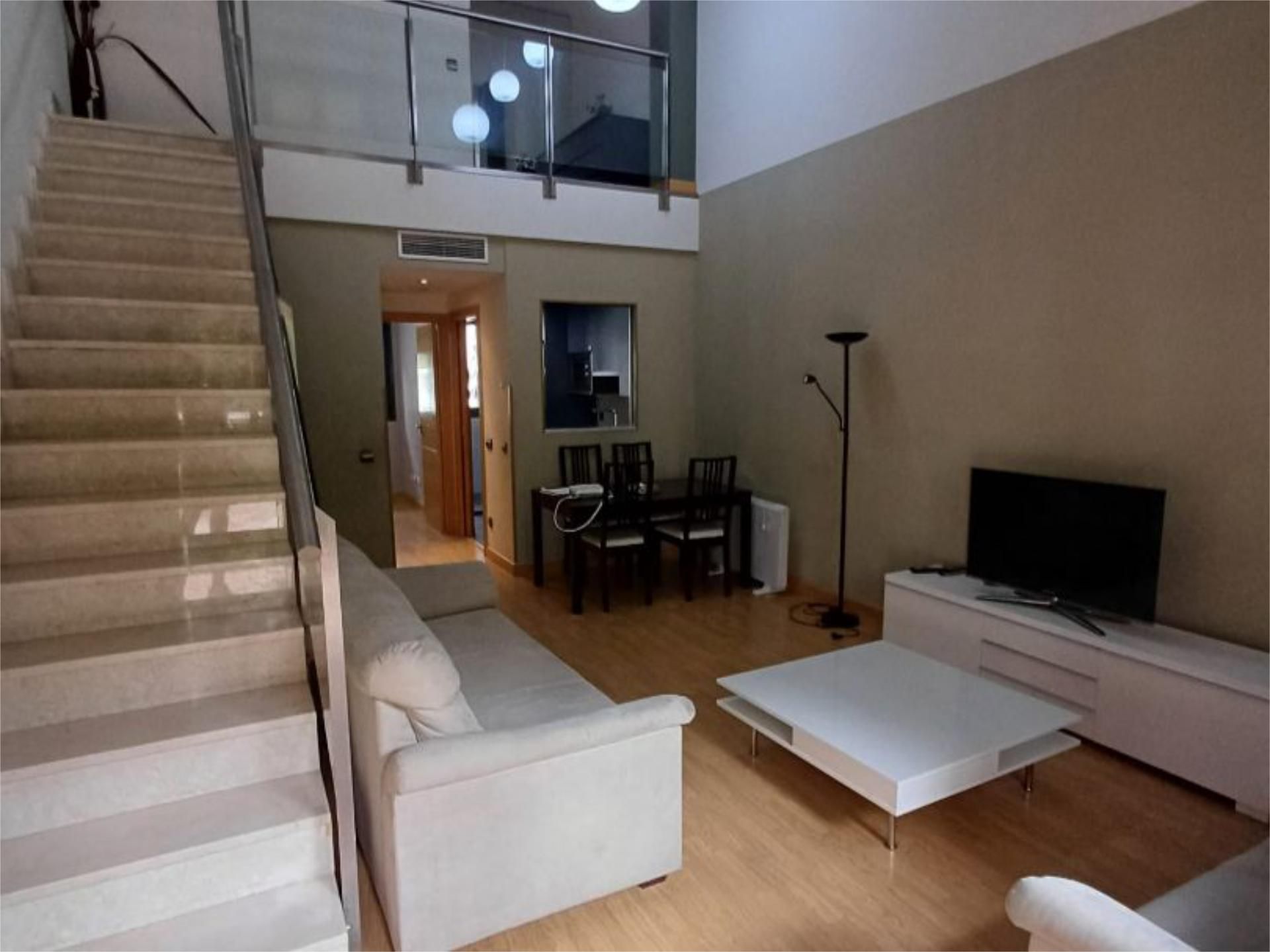 Sala d'estar de Pis en venda en  Madrid Capital amb Aire condicionat i Piscina