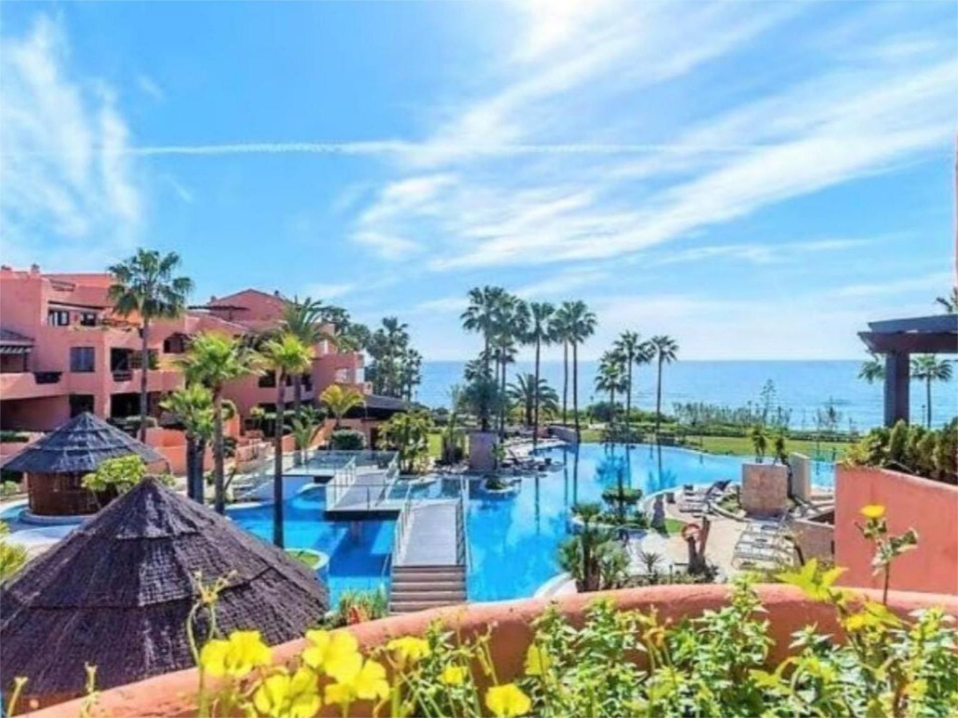 Vista exterior de Pis de lloguer en Estepona amb Aire condicionat, Calefacció i Terrassa