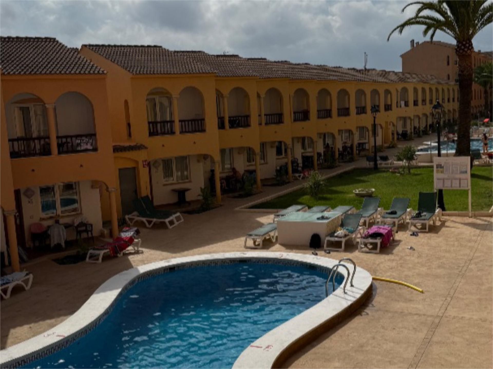 Piscina de Apartament de lloguer en Peñíscola / Peníscola amb Aire condicionat, Calefacció i Jardí privat