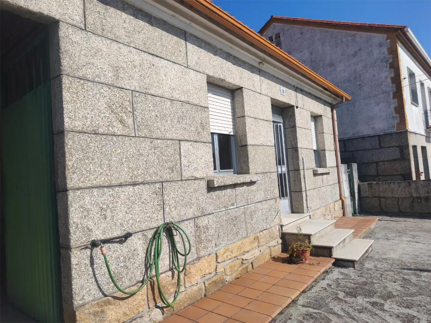 Exterior view of Houses for sale in Vilanova de Arousa  with Heating, Private garden and Storage room