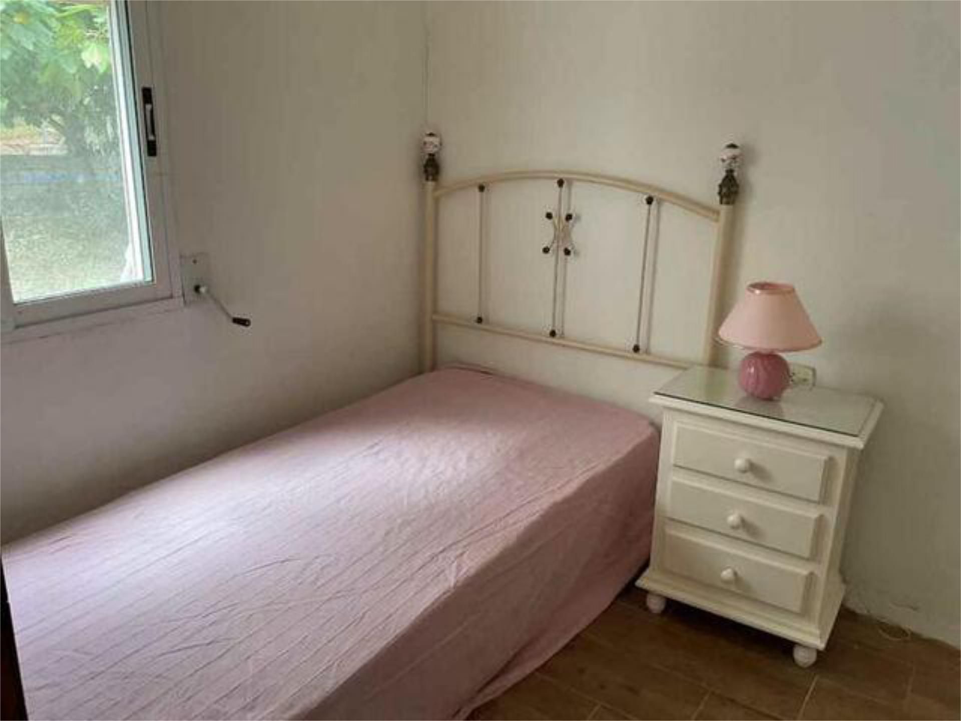 Single-family semi-detached to rent in Simat de la Valldigna