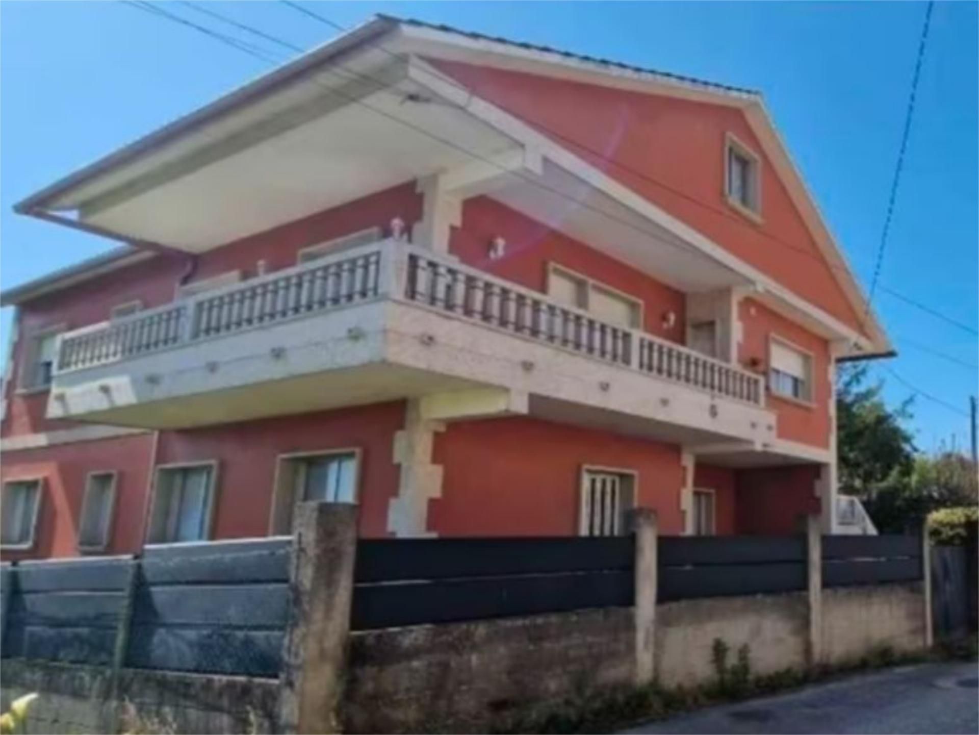 Vista exterior de Casa o xalet en venda en Cangas  amb Balcó