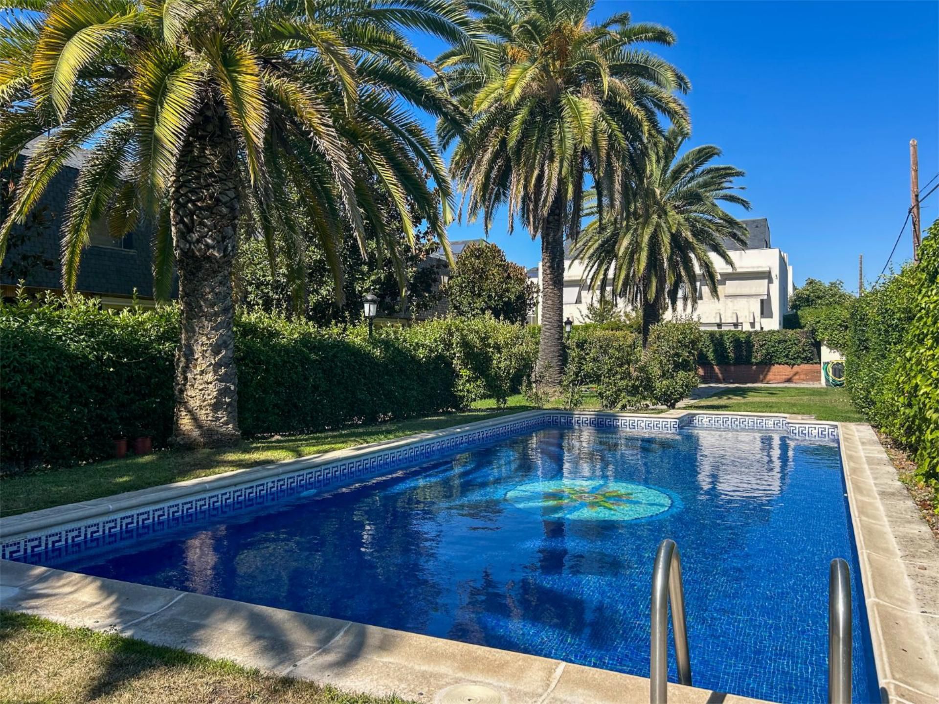 Swimming pool of House or chalet for sale in  Madrid Capital  with Terrace, Swimming Pool and Balcony
