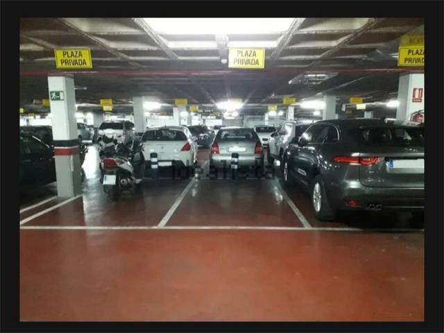 Garaje en Alquiler en Calle Castillo de Baños de la Encina, 17C en Bami - La Estrella