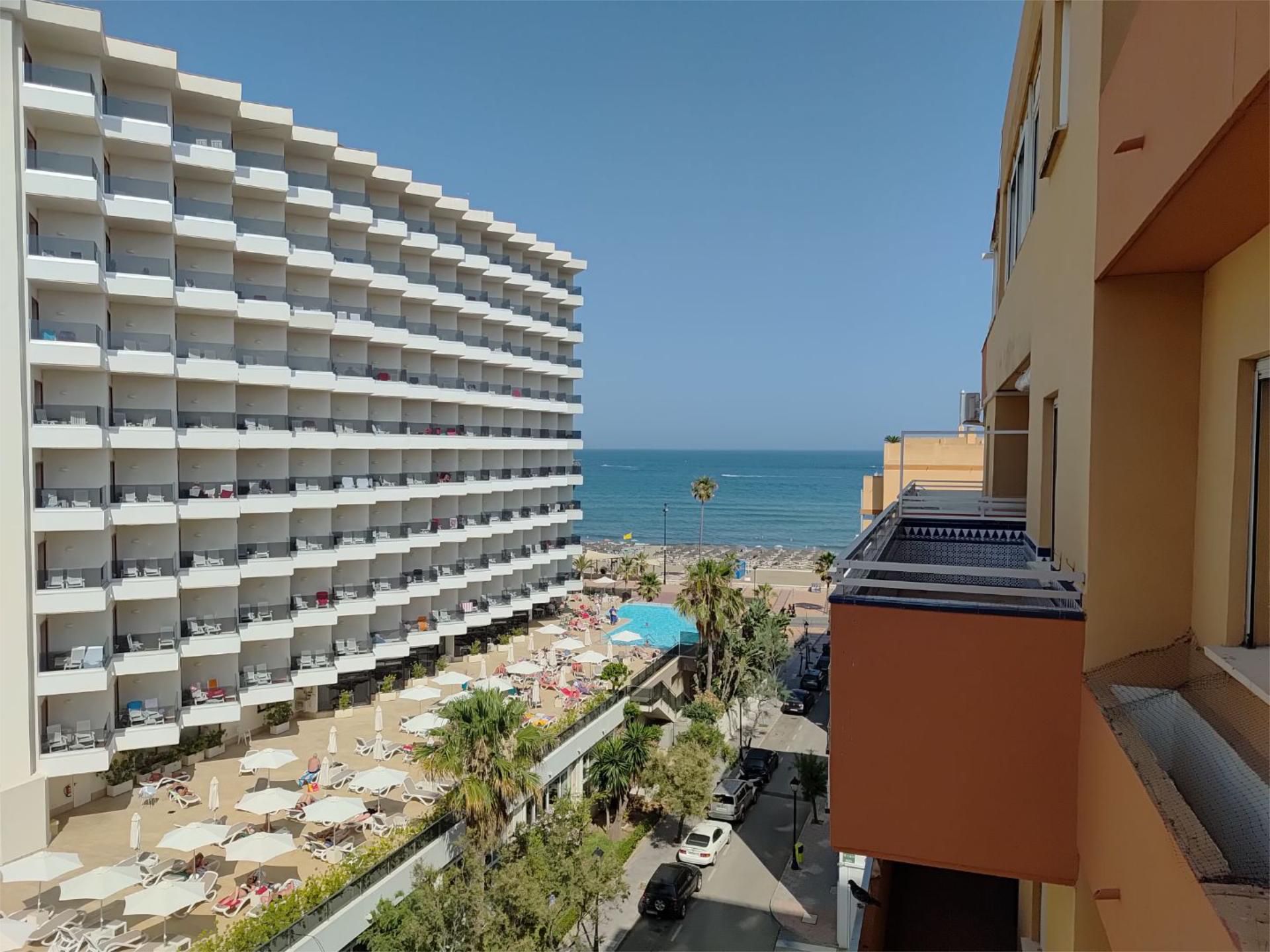 Bedroom of Flat for sale in Fuengirola  with Air Conditioner, Terrace and Balcony