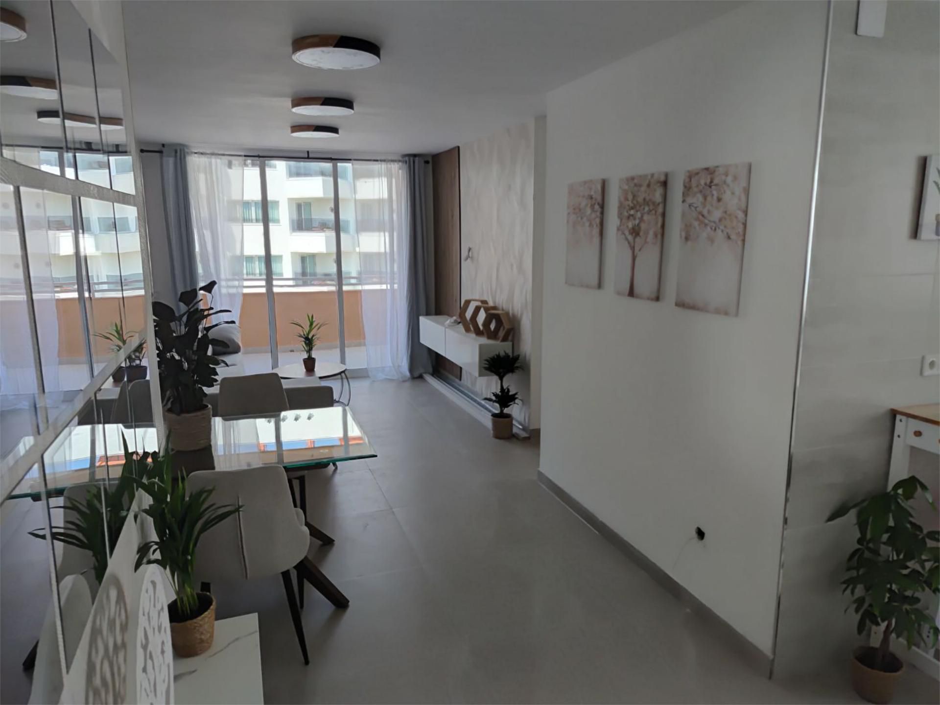 Living room of Flat for sale in Fuengirola  with Air Conditioner, Terrace and Balcony