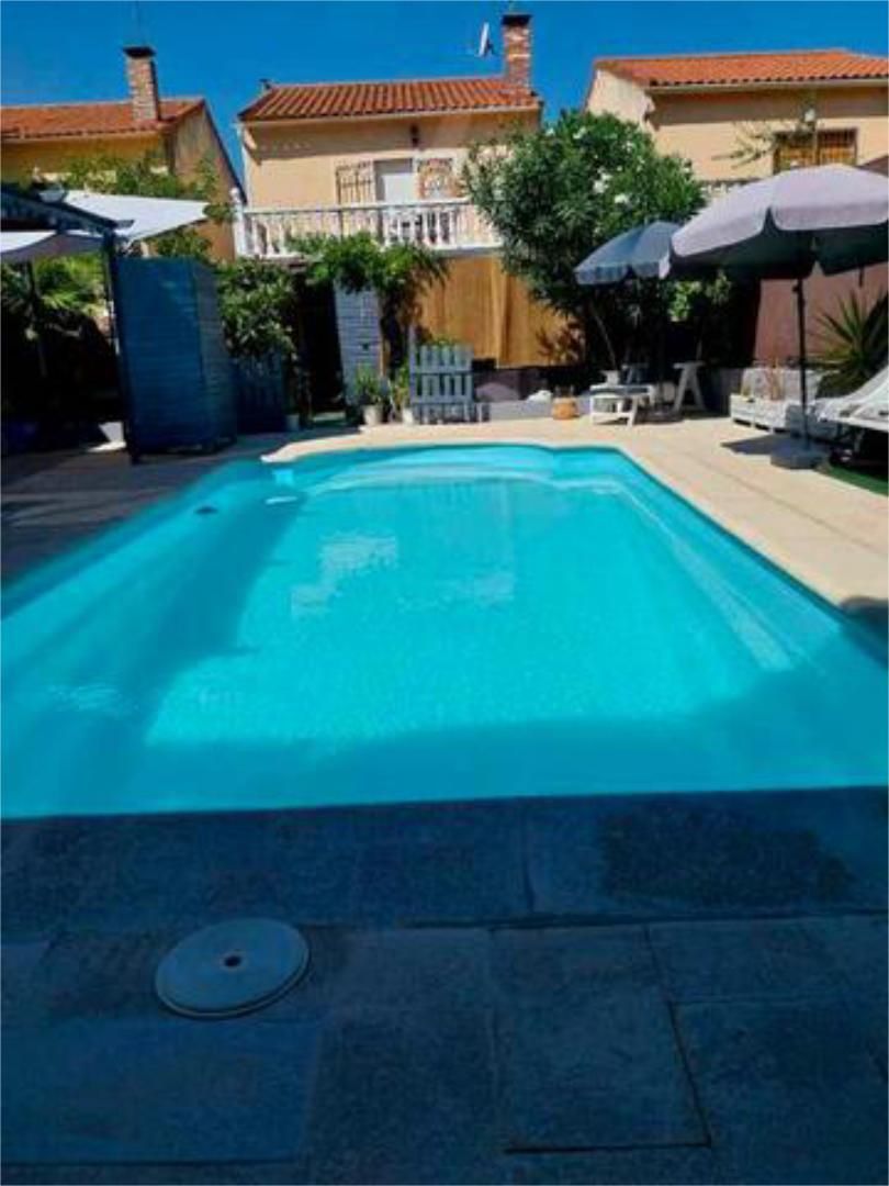 Piscina de Casa adosada en venda en Santa Olalla amb Calefacció, Jardí privat i Terrassa