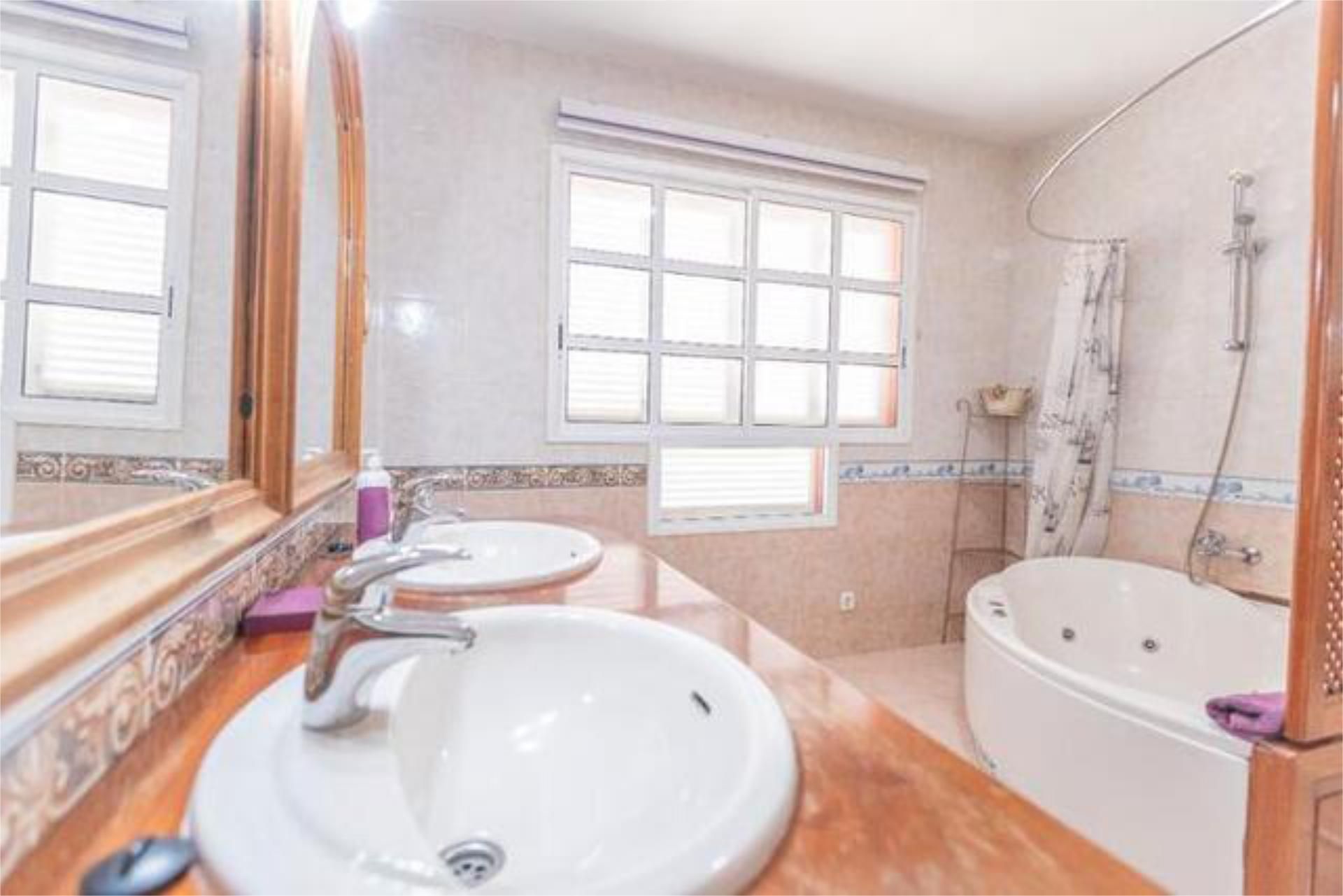 Bany de Casa o xalet en venda en Adeje amb Terrassa i Piscina