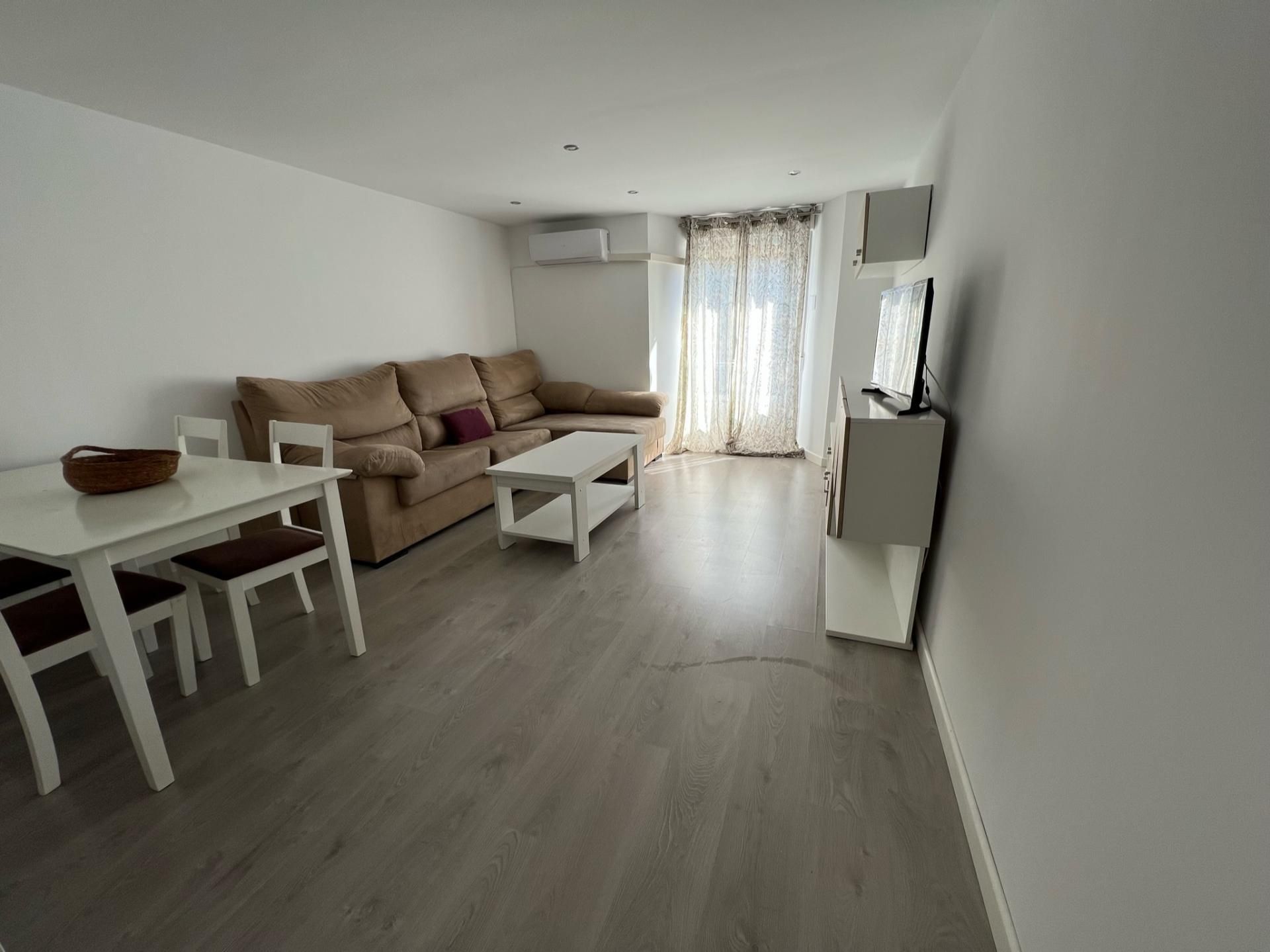 Living room of Flat for sale in Aranjuez  with Air Conditioner and Balcony
