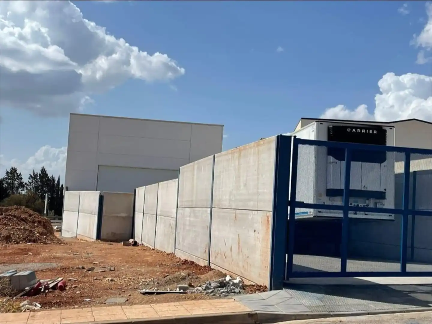 Vista exterior de Nave industrial en venta en Iznalloz