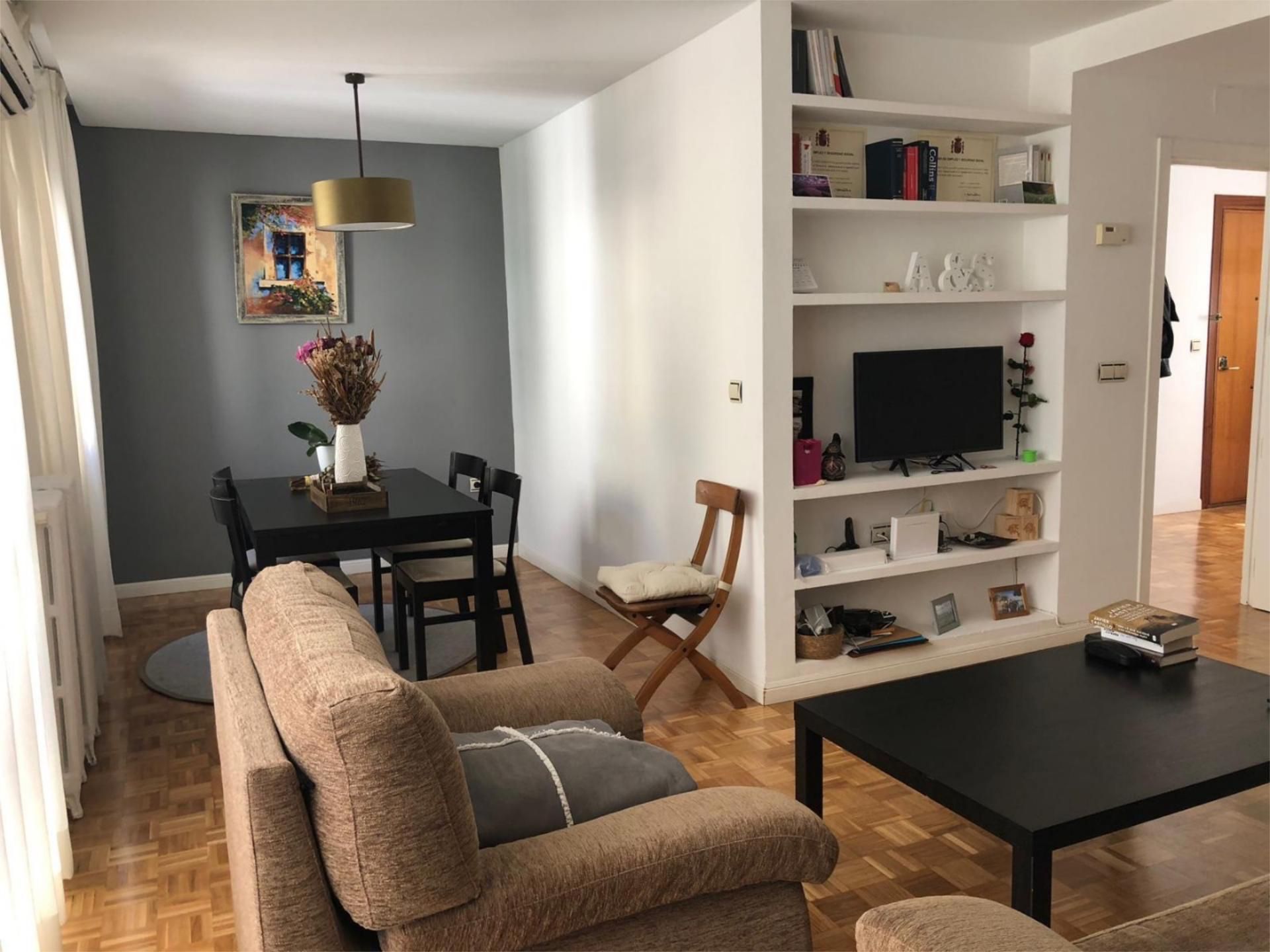 Sala d'estar de Pis en venda en  Madrid Capital amb Aire condicionat, Calefacció i Jardí privat
