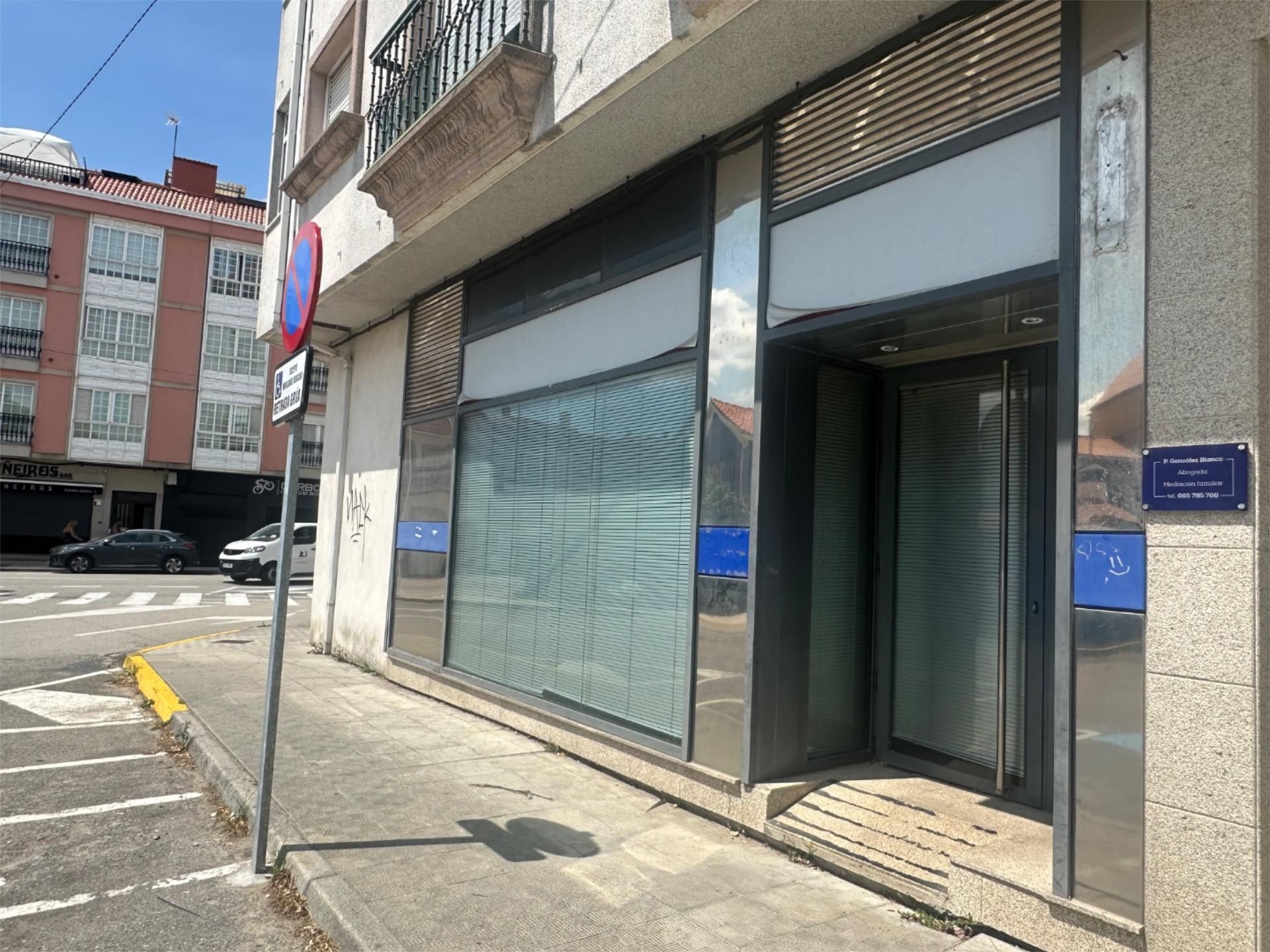 Premises for sale in Boiro  with Air Conditioner, Heating and Parquet flooring