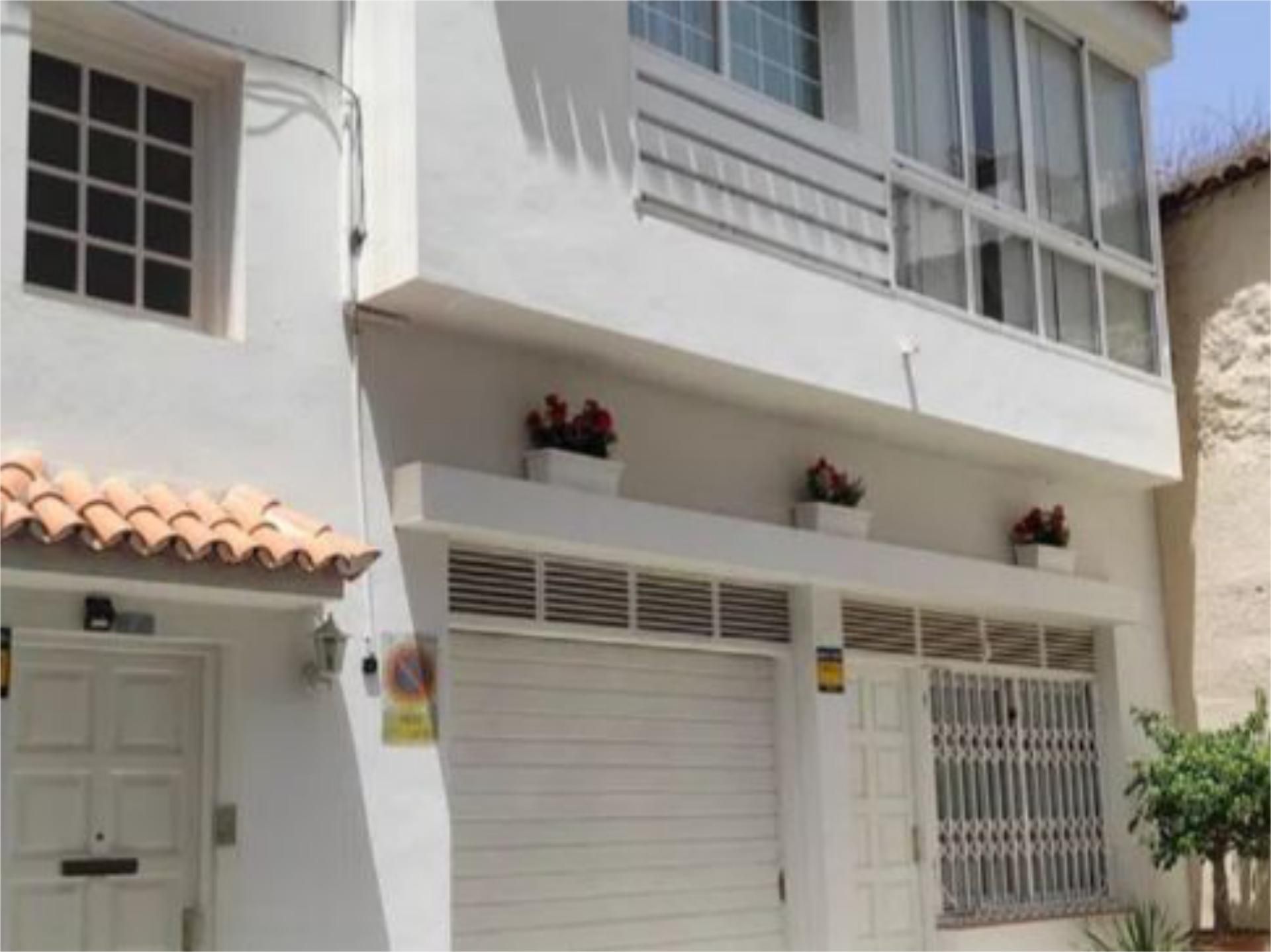 Exterior view of Single-family semi-detached for sale in La Orotava  with Air Conditioner and Terrace
