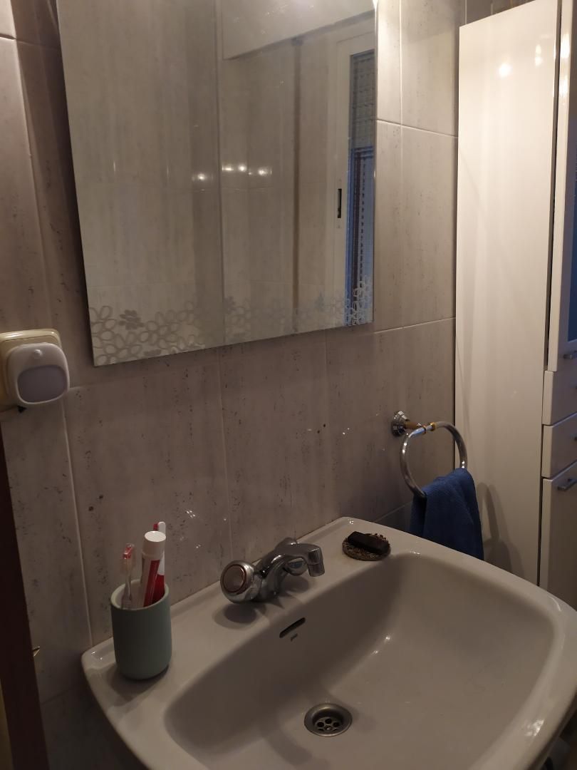 Bathroom of Flat to share in Collado Villalba  with Air Conditioner, Heating and Parquet flooring