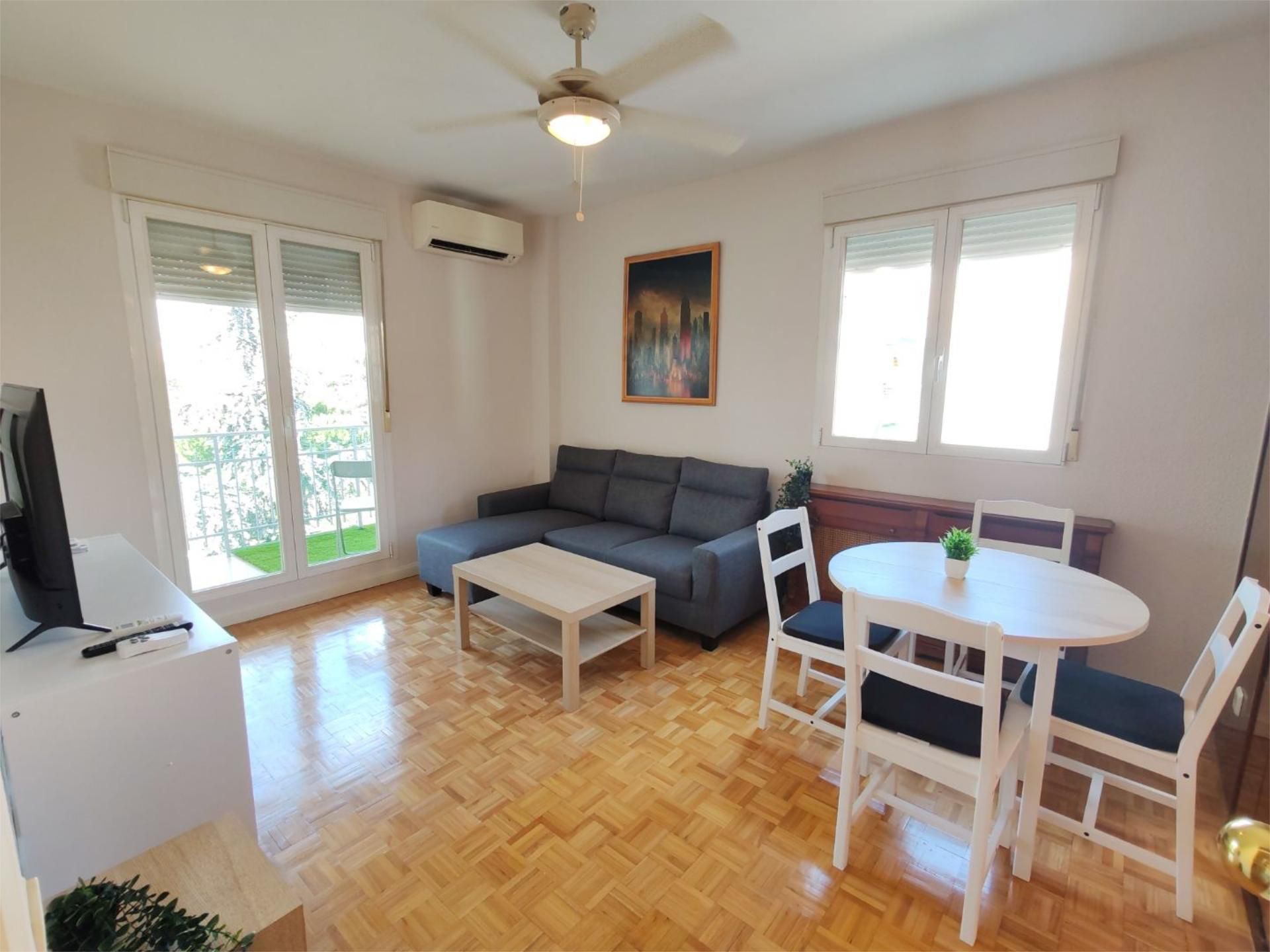 Living room of Flat to share in  Madrid Capital  with Air Conditioner, Heating and Parquet flooring