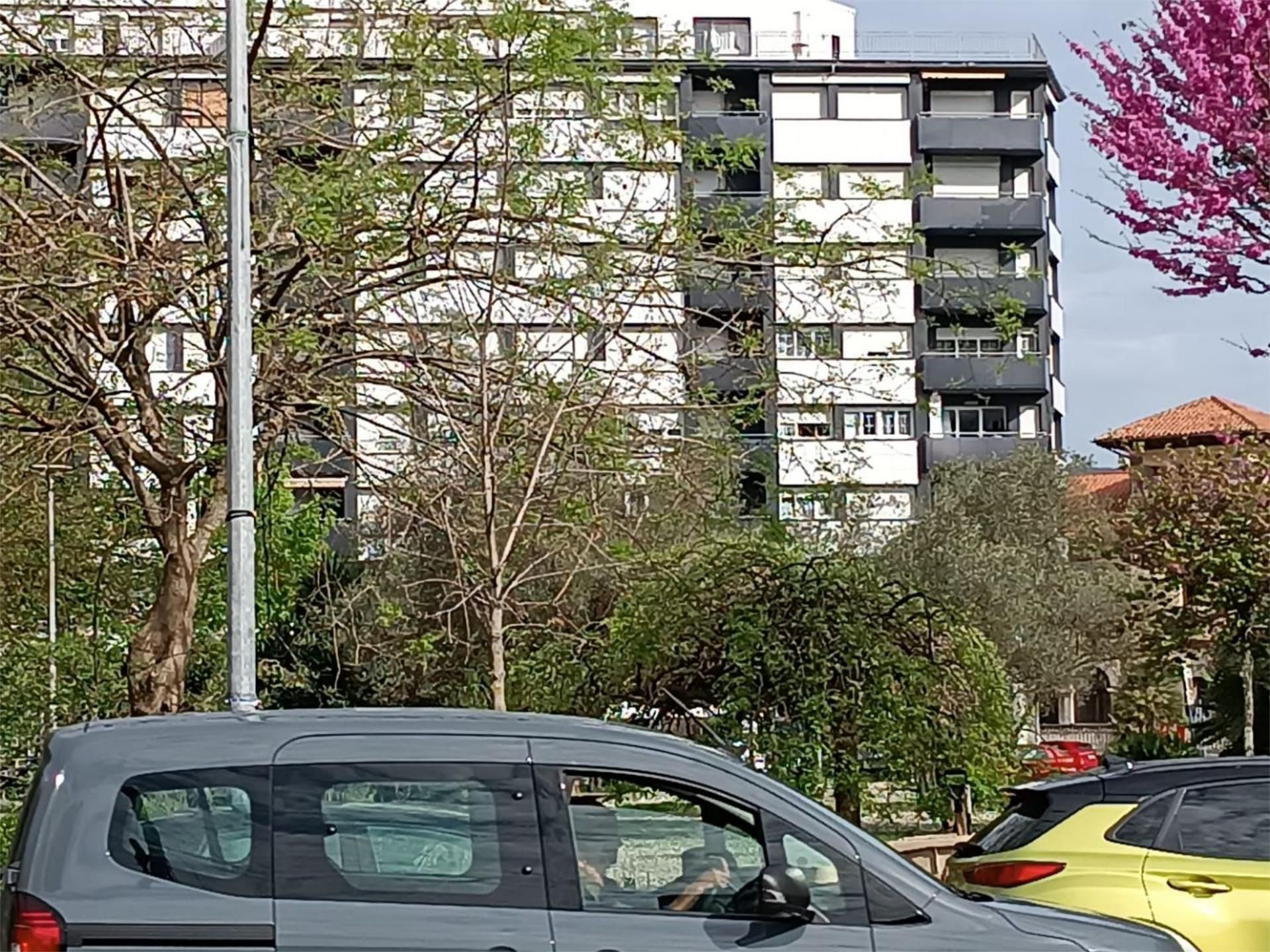 Vista exterior de Pis en venda en Laredo amb Terrassa i Balcó