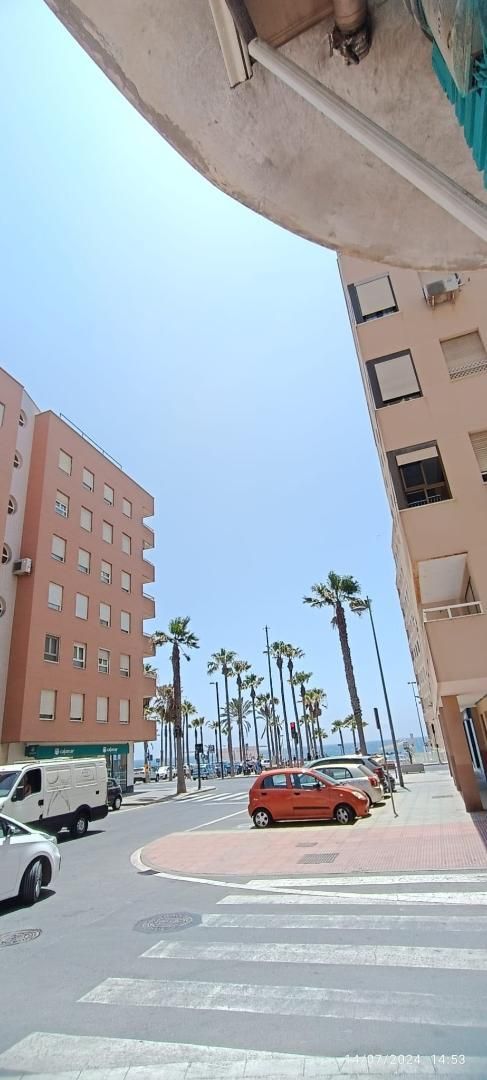 Vista exterior de Pis de lloguer en  Almería Capital amb Aire condicionat, Calefacció i Moblat