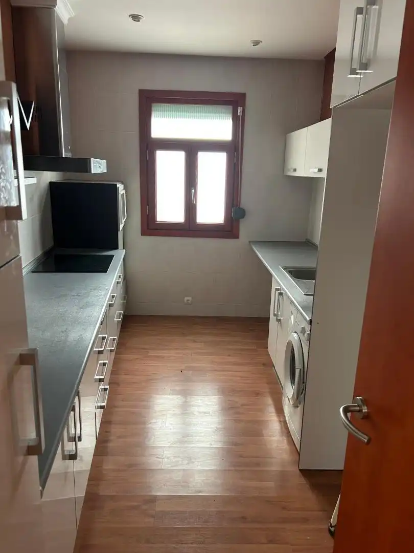 Oficina de lloguer a Calle Mesones, 28, Úbeda Cuina de Oficina de lloguer en Úbeda