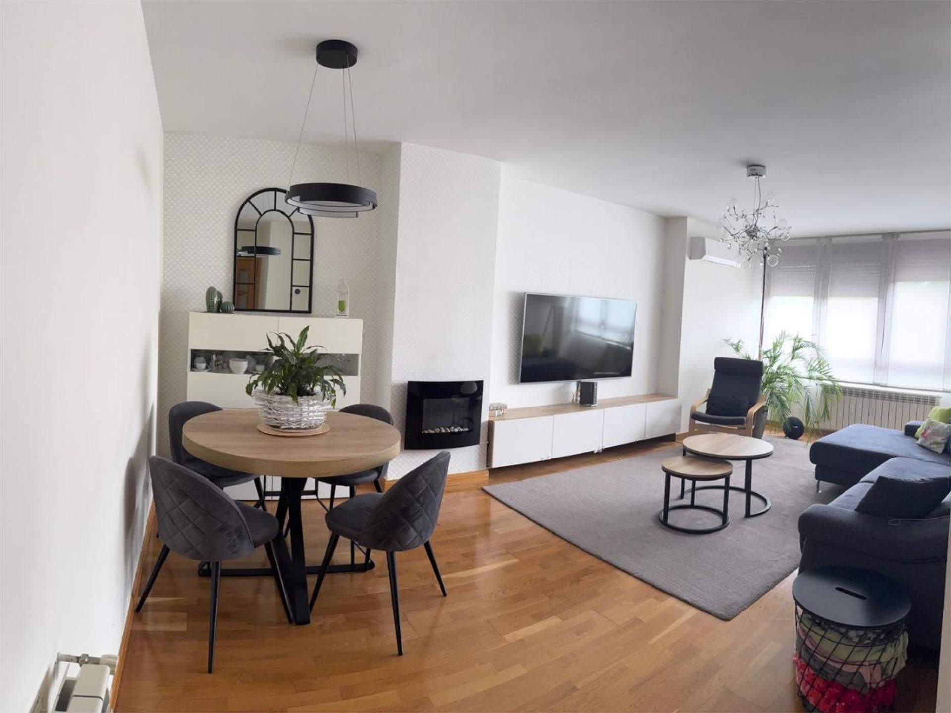 Living room of Flat for sale in Parla  with Air Conditioner and Swimming Pool