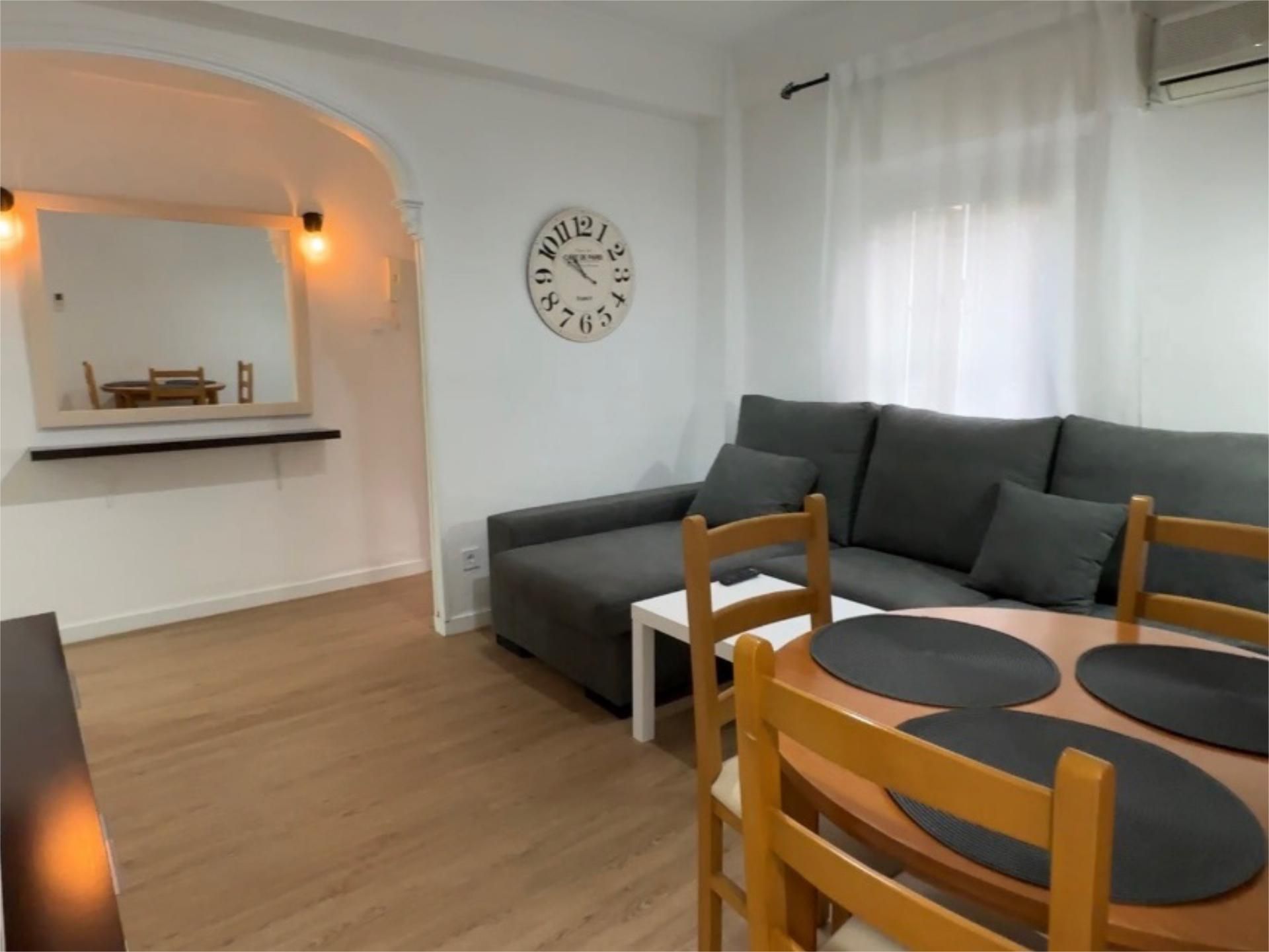 Living room of Flat to rent in  Sevilla Capital  with Air Conditioner, Terrace and Balcony
