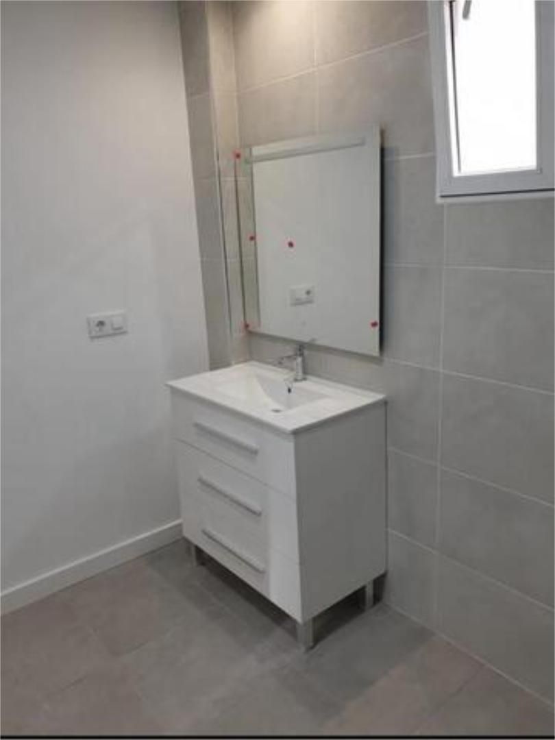 Bathroom of Apartment to rent in Vigo   with Furnished