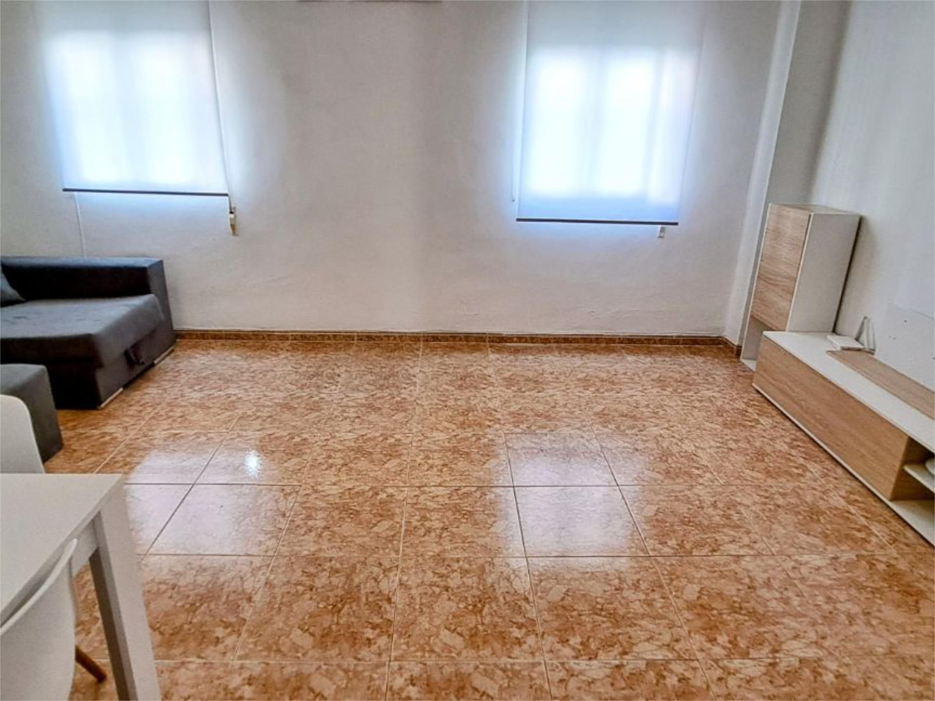 Flat to rent in Oliva  with Air Conditioner and Furnished