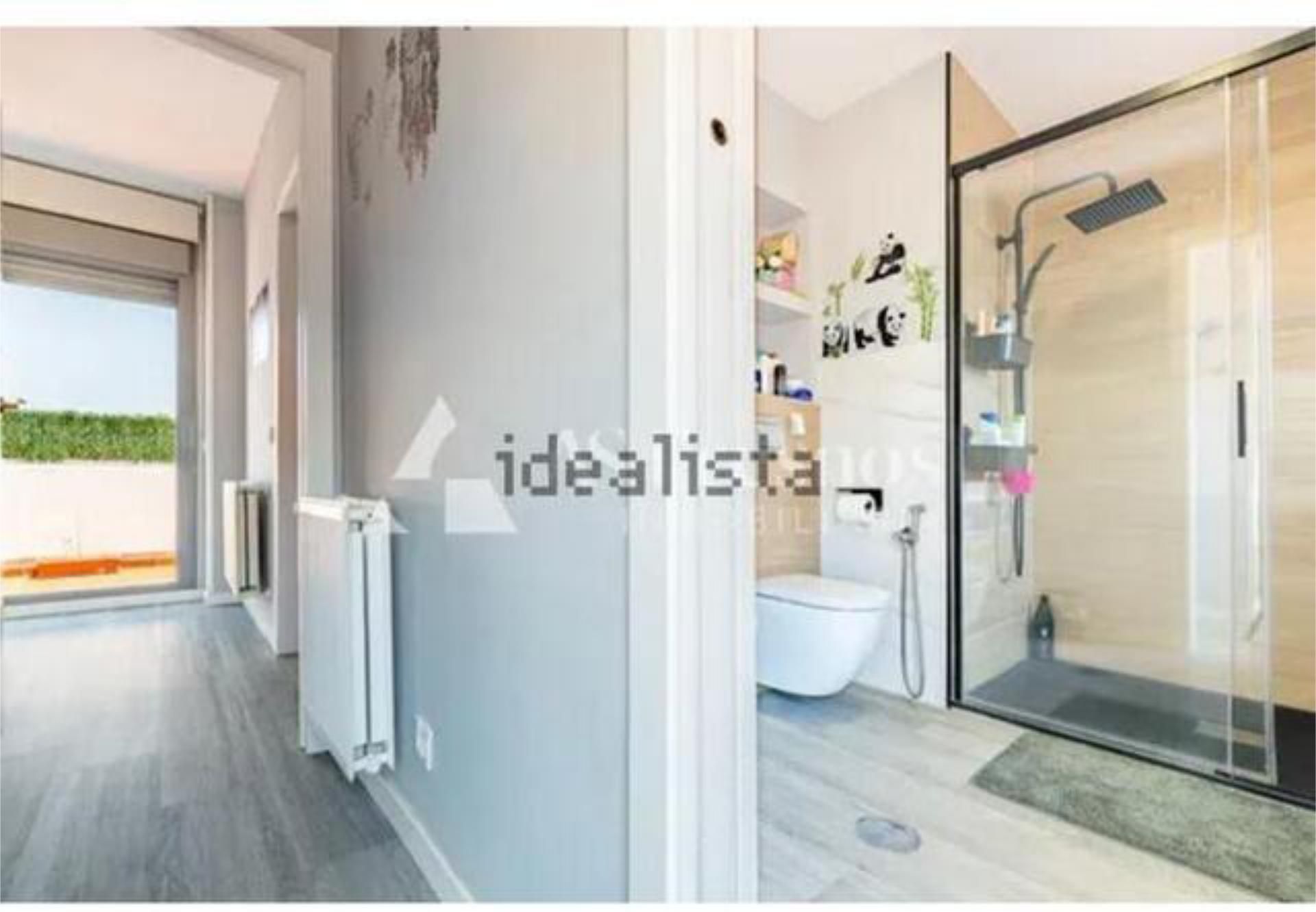 Baño de Ático en venta en  Madrid Capital con Calefacción, Jardín privado y Terraza