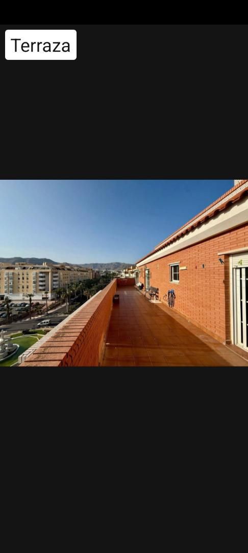 Vista exterior de Àtic en venda en Roquetas de Mar amb Aire condicionat, Calefacció i Terrassa