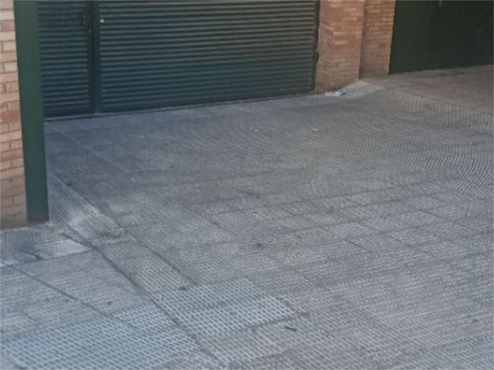 Aparcament de Garatge de lloguer en  Huesca Capital