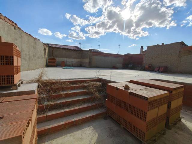 Casa adosada en Venta en Calle Adrio, 5 en Vezdemarbán