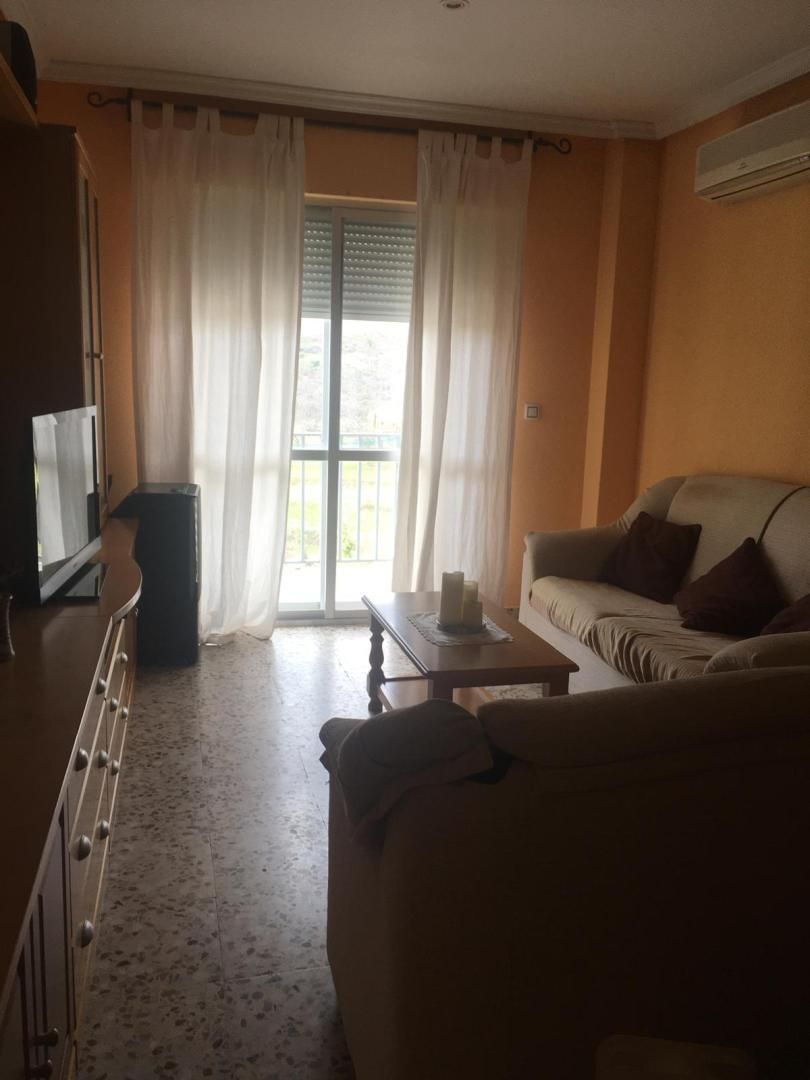 Sala d'estar de Pis en venda en Jarandilla de la Vera amb Aire condicionat, Terrassa i Aparcament comunitari