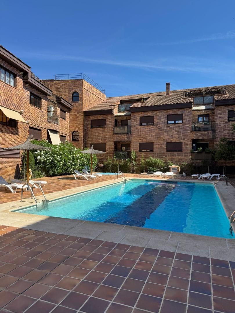 Piscina de Dúplex en venda en El Escorial amb Terrassa i Piscina