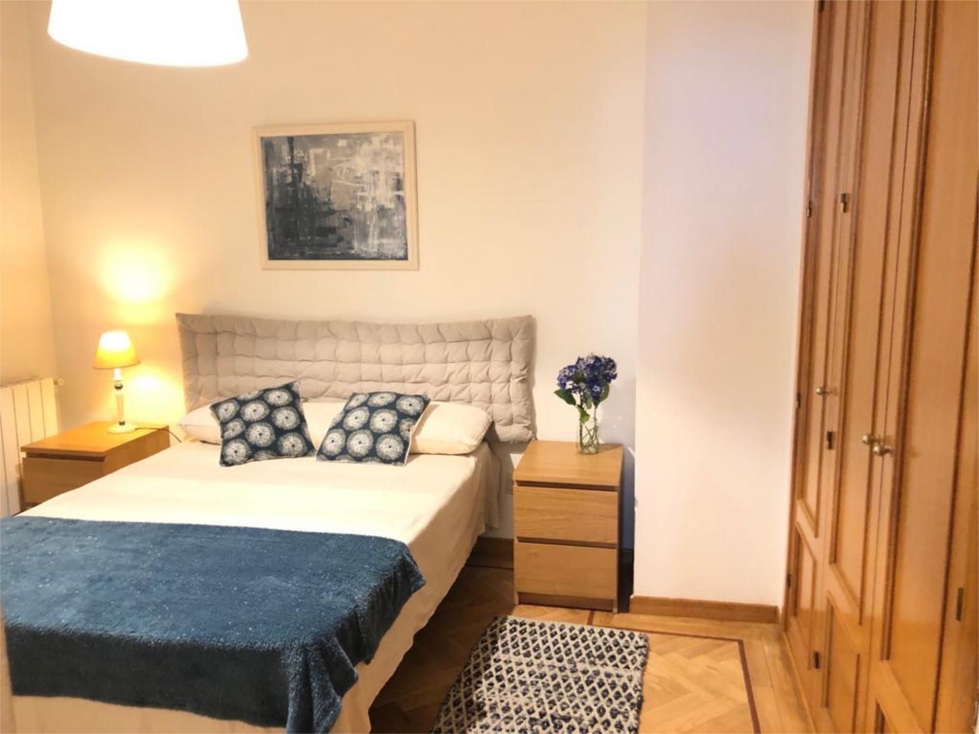 Bedroom of Flat to rent in  Madrid Capital  with Heating, Private garden and Parquet flooring