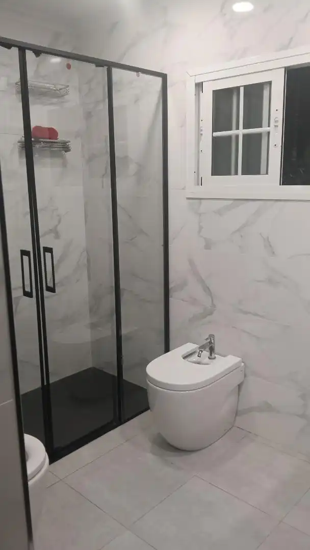 Baño de Casa adosada en venta en Málaga con Aire acondicionado, Terraza y Trastero