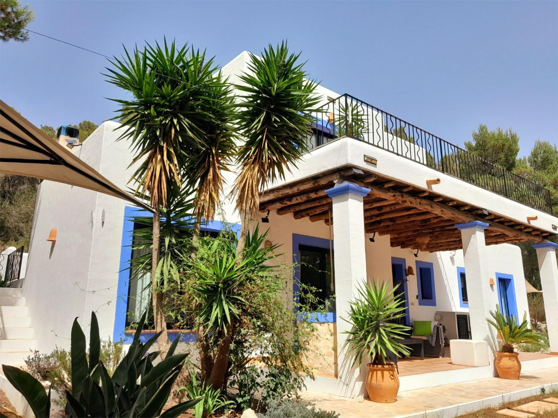 Vista exterior de Casa o xalet de lloguer en Sant Joan de Labritja amb Terrassa i Piscina