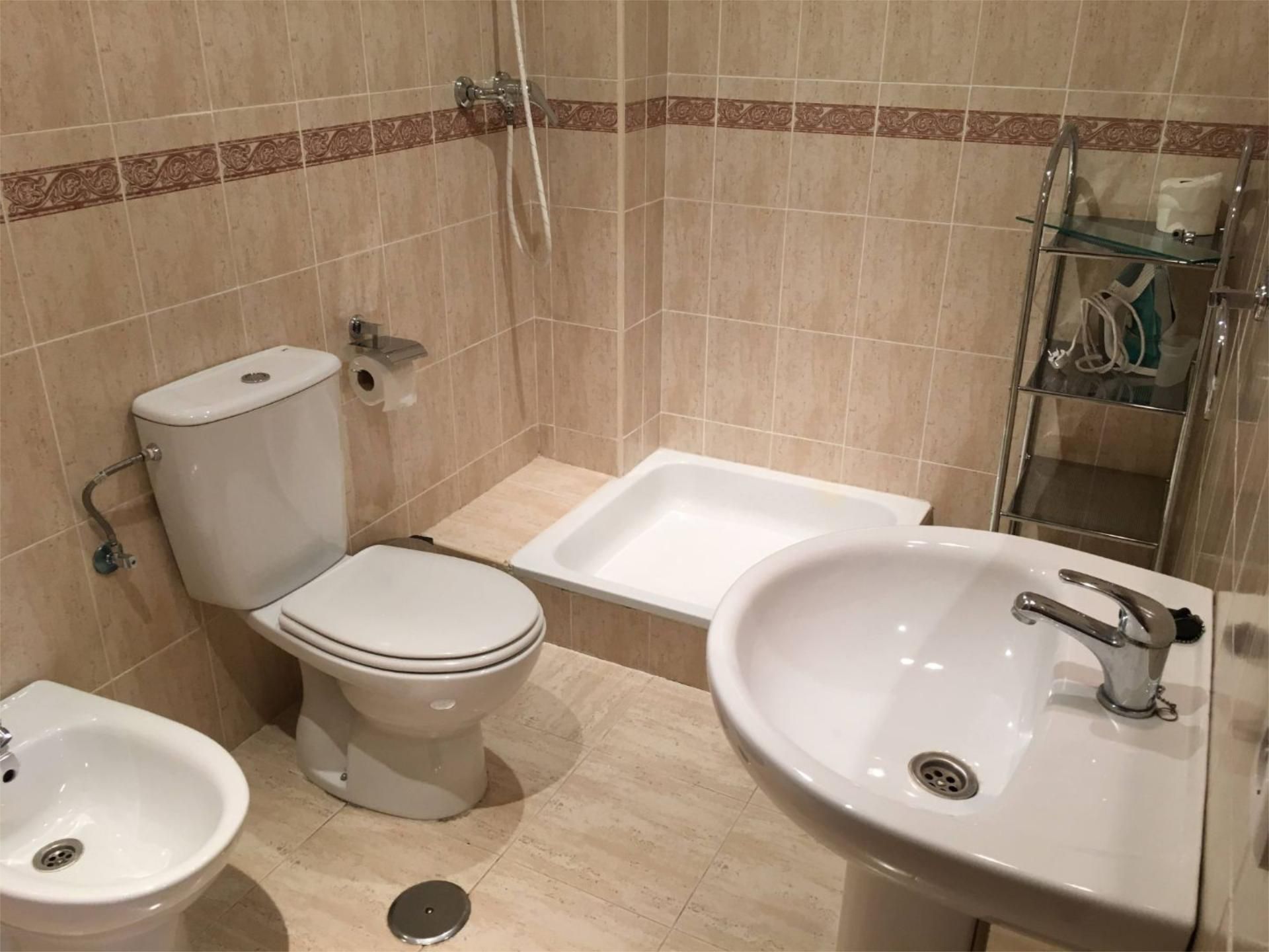 Bathroom of Flat to rent in  Sevilla Capital  with Air Conditioner, Heating and Swimming Pool