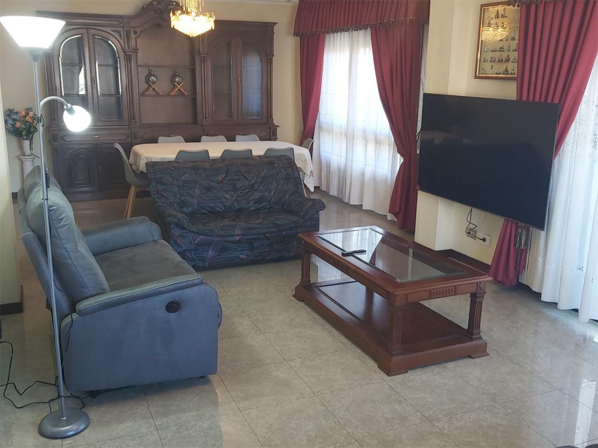 Living room of Flat to rent in Vigo   with Heating, Private garden and Furnished