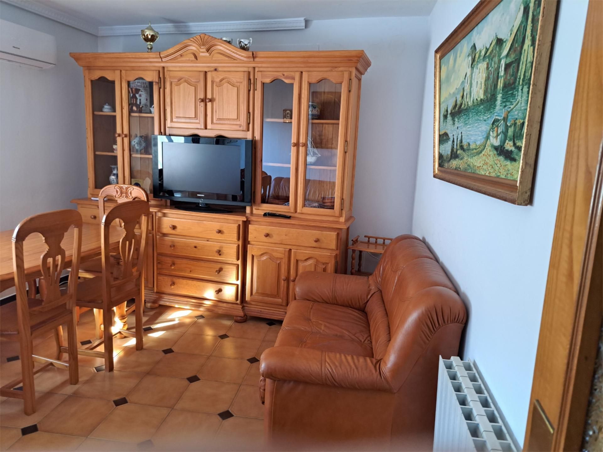Sala d'estar de Pis de lloguer en Garganta la Olla amb Aire condicionat, Calefacció i Moblat